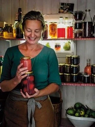 K&auml;ra Kunder! 🤎🤎

P&aring; l&ouml;rdag kommer b&auml;sta Sanna 🤎 fr&aring;n Marmeladeriet p&aring; bes&ouml;k och s&auml;ljer sina ljuvliga marmelader i olika smaker 🍊🍋 och omskriva bok &rdquo; Marmeladeriet&rdquo;, som nyligen f&aring;tt pr