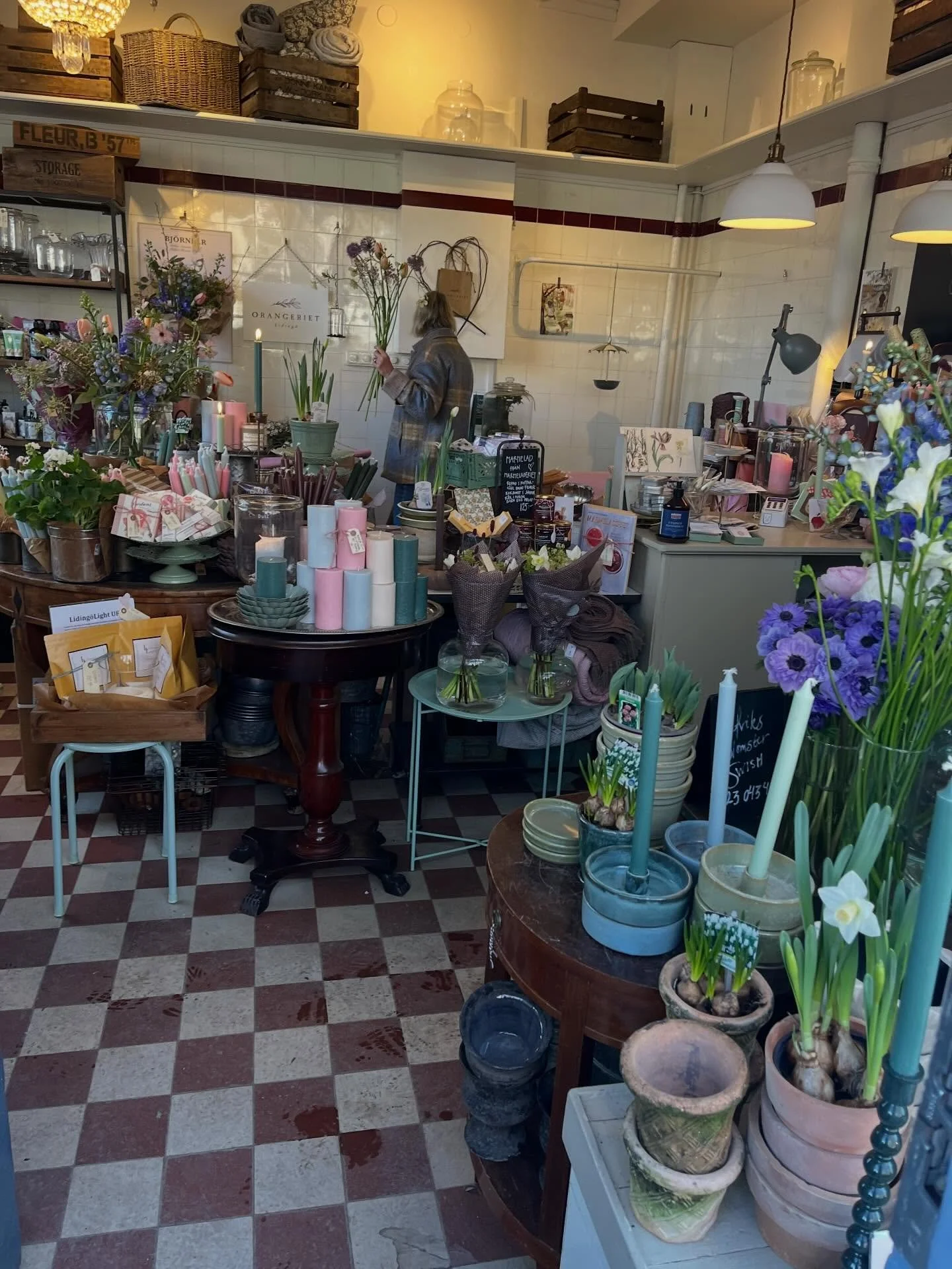 K&auml;ra Kunder! 🤎🤎

Varmt v&auml;lkomna f&ouml;rbi oss och njut av v&aring;ratmosf&auml;ren i Orangeriet! 🌸🌷🌱 Vi har &ouml;ppet som vanligt fredag kl.12-18 och l&ouml;rdag kl.11-15. 

Best&auml;ll g&auml;rna din helgbukett i f&ouml;rv&auml;g f