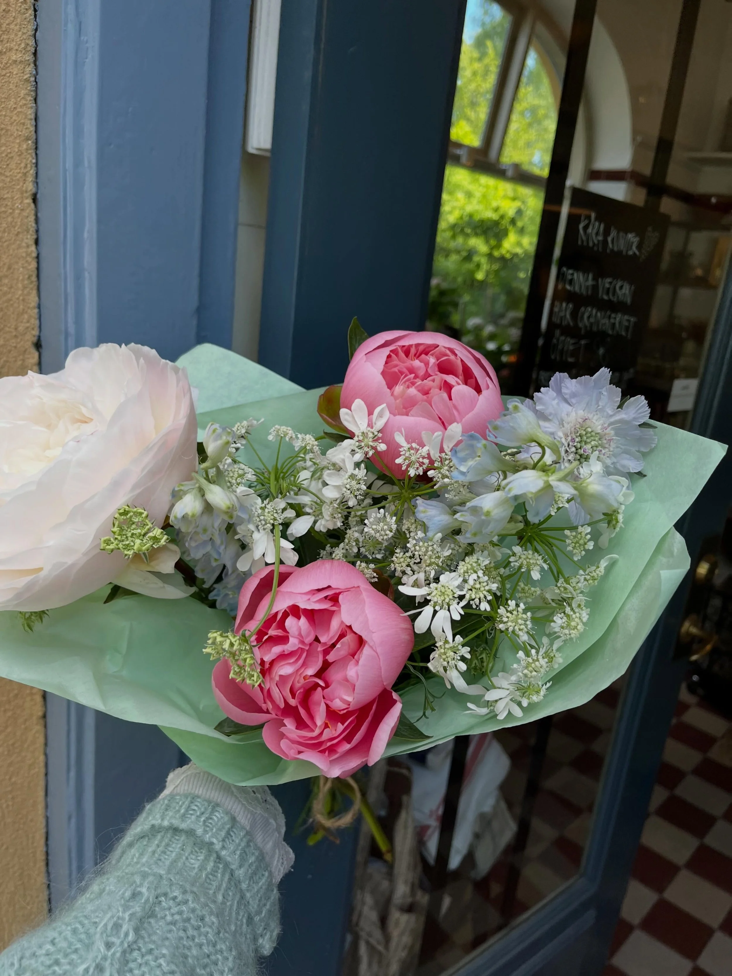 Best&auml;ll g&auml;rna er Morsdag bukett i f&ouml;rv&auml;g. 🌸🌱🌸 H&ouml;r av er till Sara tel. 073-3678413. Det kommer &auml;ven finnas buketter i butiken dock ett begr&auml;nsat antal samt lite snittblommor. ( Obs! Blommorna i buketten p&aring; 