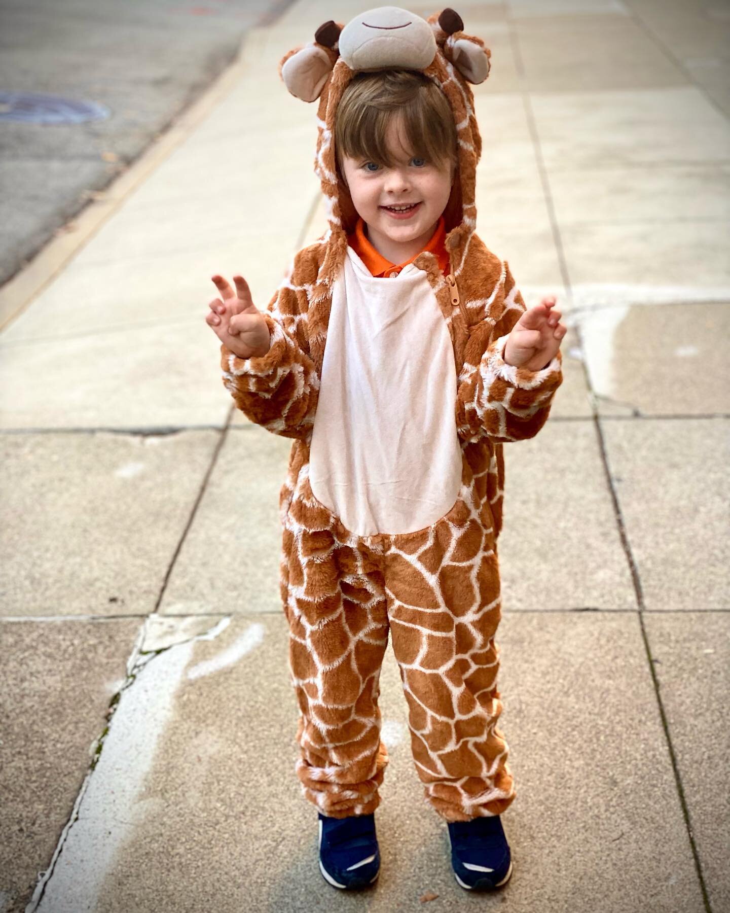 Giraffe is loose! Watch out Polk Street 🎃 The tricksters will be out and about looking for some treats today 👻 #BLB Beautified&rsquo;s big little boss is so excited for the school fun today 💕🥳 #sfpolkstreet #sfhalloween #discoverpolk 😍