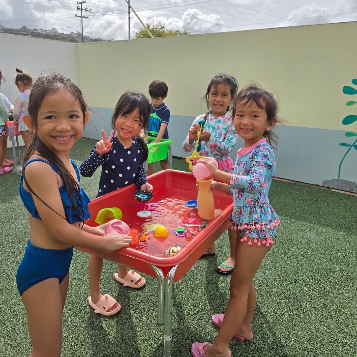 Today was the long-awaited Water Play Day! 
We almost gave up because of the morning rain and thunder🌧️⛅️, but the children&rsquo;s wishes must have reached the sky&mdash;just as the weather cleared up, we brought out the water tables! 💦
They didn&