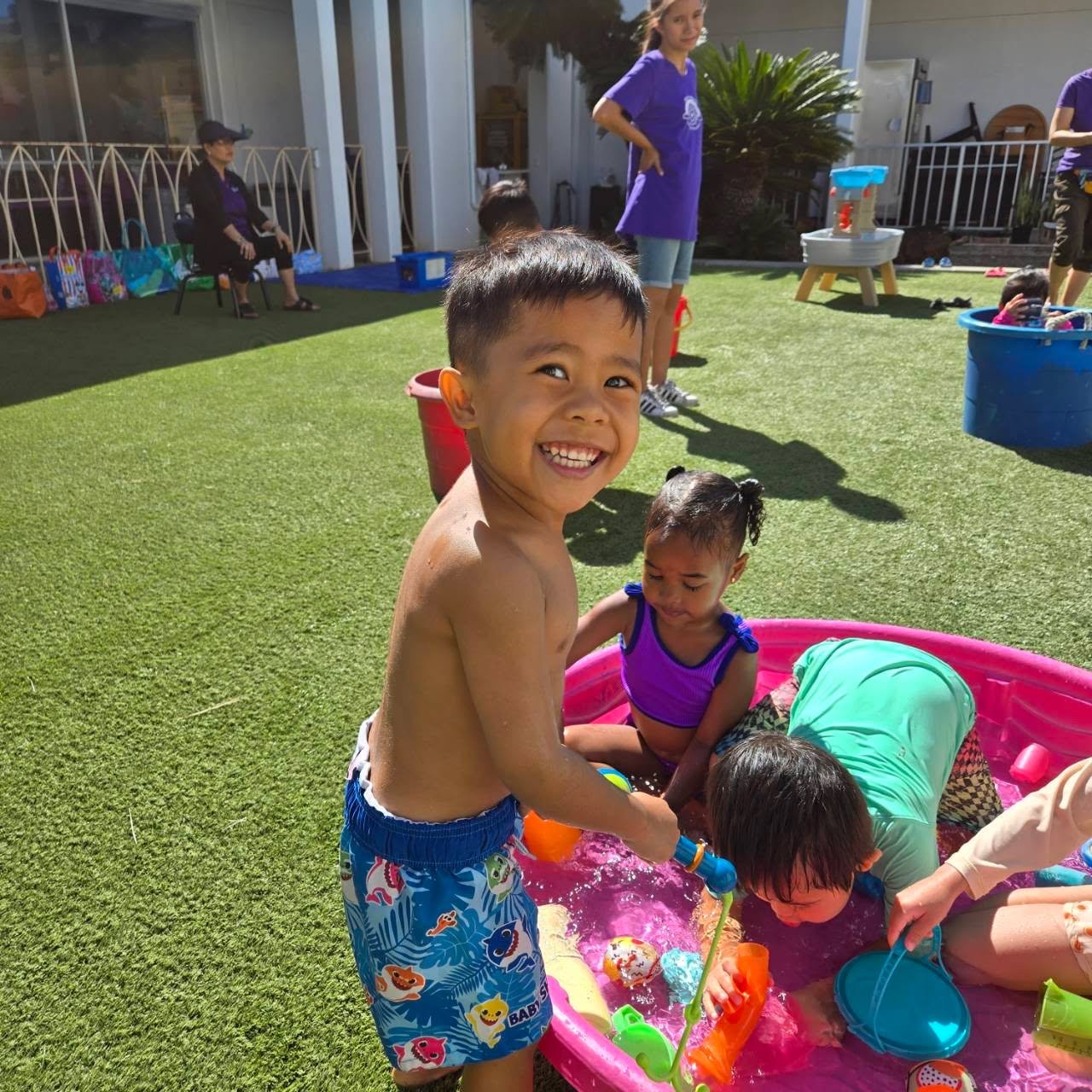 Sunny skies and water fun for our Kitten class today! 🐾☀️💦

#lumbinipreschool
#hawaiimom
#hawaiimommy
#hawaiilife
#kidsartwork
#preschoolhawaii
#preschool
#hawaii
#honolulu
#school
#toddlerhood
#toddlergirl
#toddlerboy
#learnjapanese
#waterplay