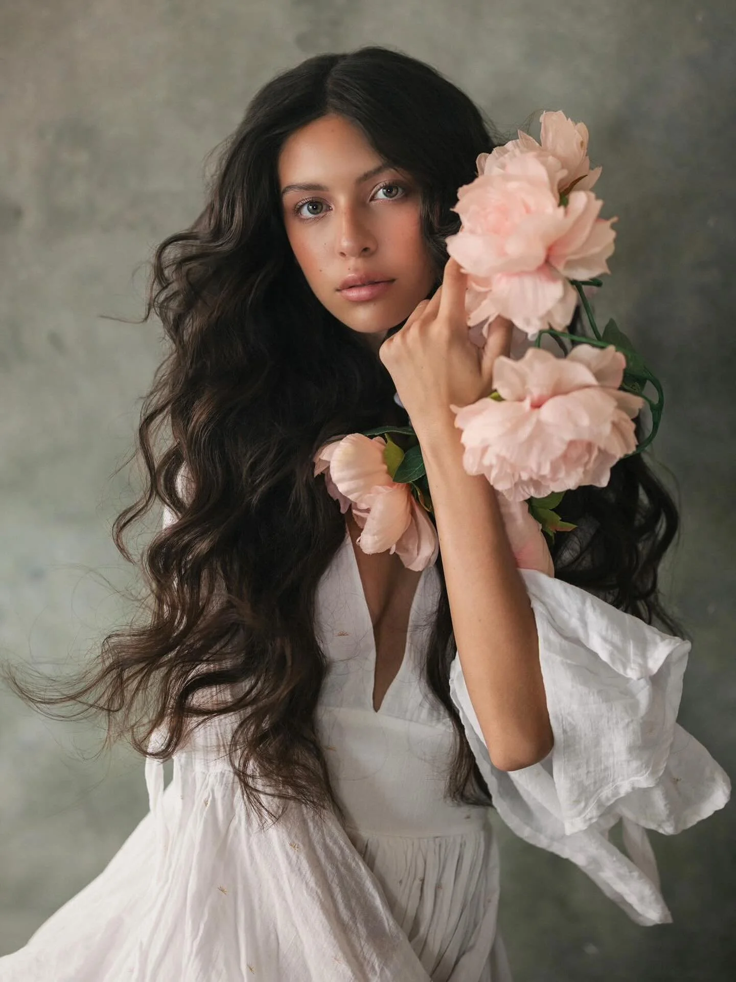 This creative is the stuff of dreams 🌸🌺🌼
Finally teamed up with some of the sweetest and most talented friends to shoot, and it was magic! 

Photographer @nicoleashley with @canoncanada 
Retouched with @nicoleashleypresets @evotoai 
Assistant Soph