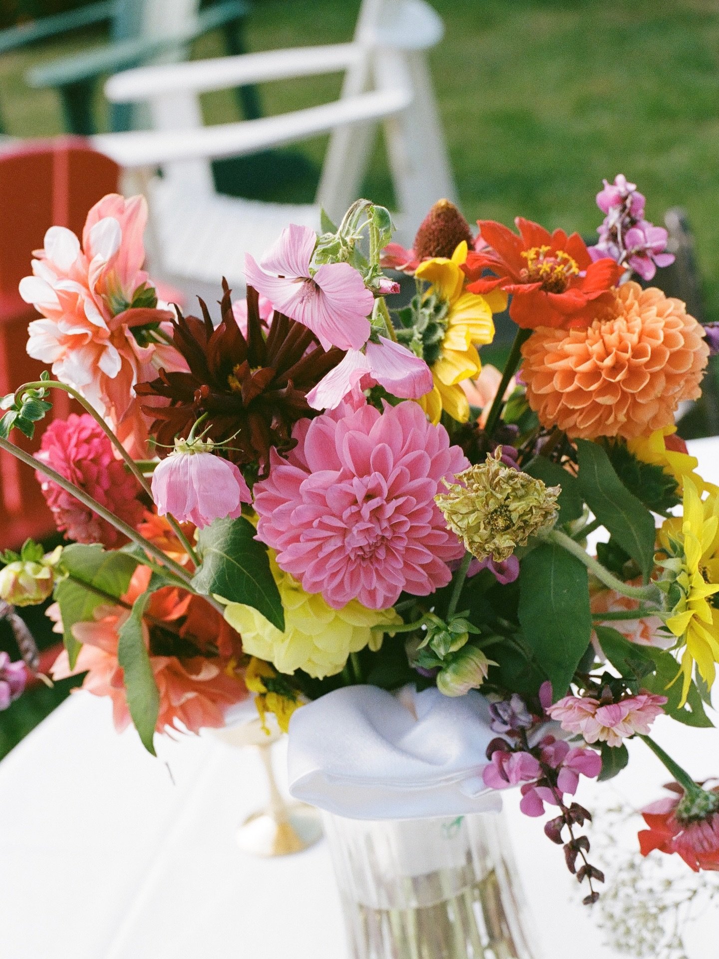 All these florals? Grown straight from the bride&rsquo;s mom&rsquo;s backyard. Not from a florist. Not ordered in bulk. Just hours of love, watering, and dirt under the fingernails kind of care. 🌹🌸💐🌺🌷🌻🌼

film dev &amp; scanned by @adencamera 
