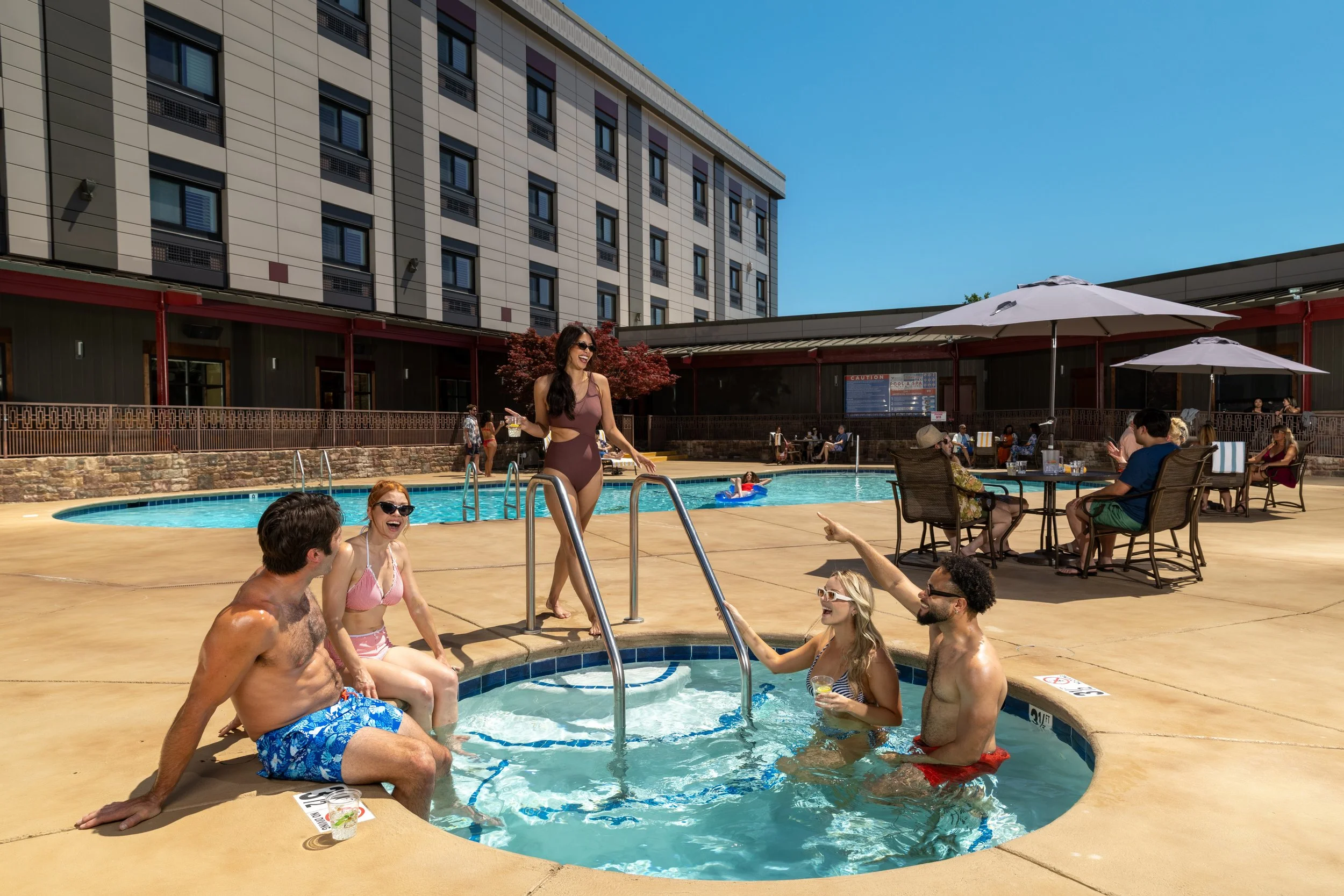 HOTEL_POOL-YOUNG_COUPLE-412 copy.jpg