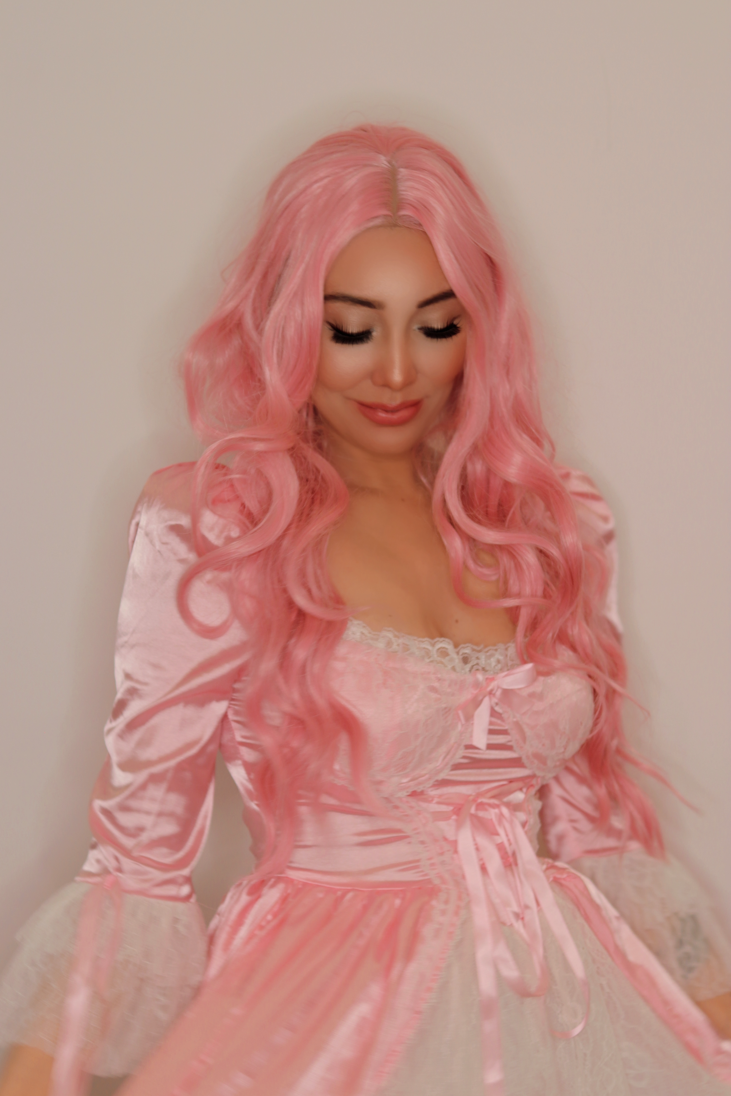Valiance Sapphire Pink Hair Musician Female Guitarist Singer Songwritter Moonlit Siren and New Single GOLD Debut