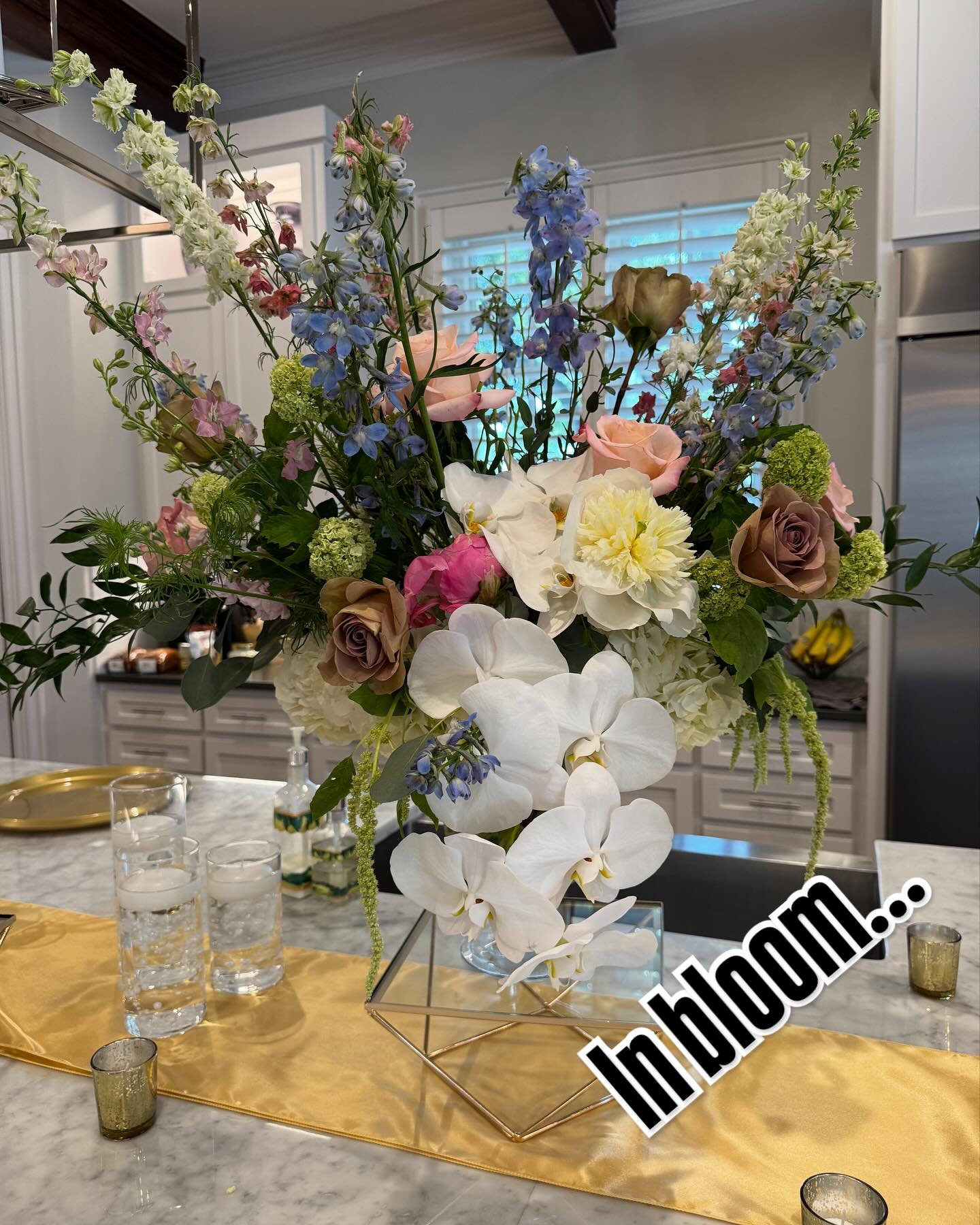 This weekend, @sandandlavender is in high bloom with 6 events&hellip;here&rsquo;s a peek at tomorrow am celebrations! #wedecorateyoucelebrate