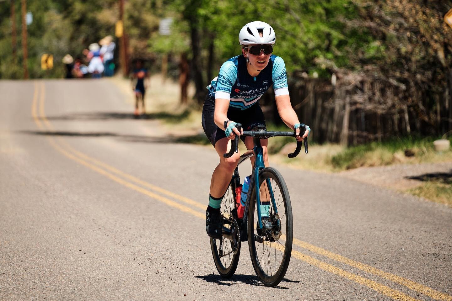@tourofthegila Stage 5 certainly lived up to its name.

Stages this brutal always show us how important team is. Anna selflessly pulled and motivated Florence up the Gila monster after loosing contact with the front group to keep her top 15 on GC.
Th
