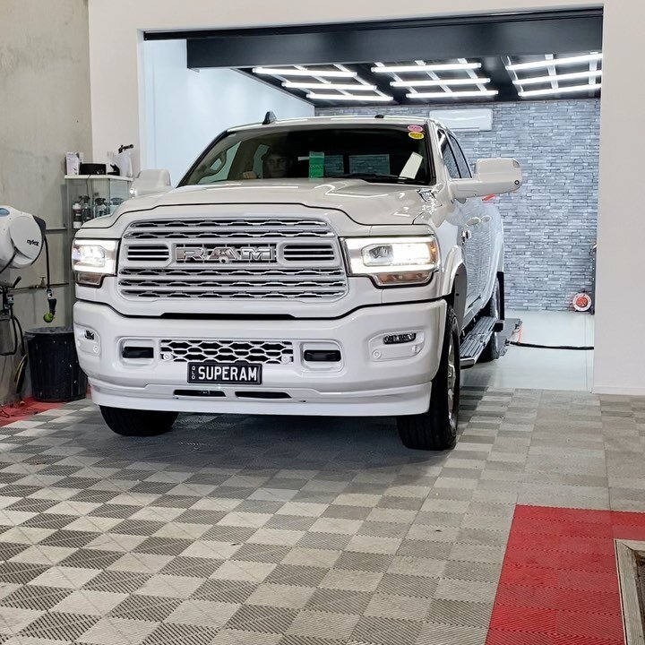 Justin&rsquo;s completely iced out #ram2500 in for our 5 year paint protection package.
We have been fortunate to have some really cool truck in the shop but I think this one might take the cake😍

☎️ 0408004343
📧 info@coat-x.com.au
📍3/25 industria