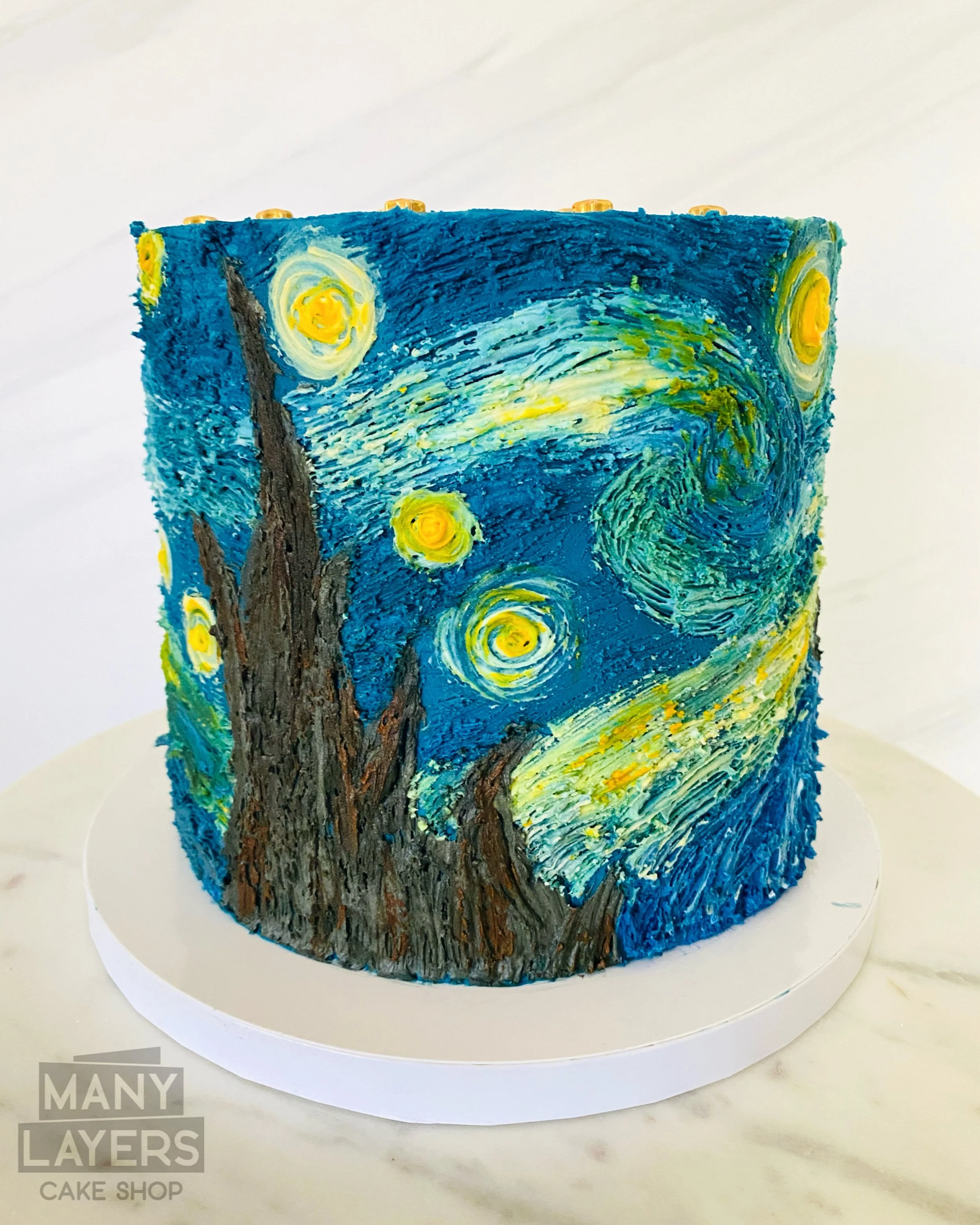 A cake inspired by The Starry Night by Vincent van Gogh ✨ I loved mixing the colors of buttercream, and painting the cake with brushes to create an oil-paint like texture. I used a mix of @americolor gel food colorings and @colour.mill oil-based colo