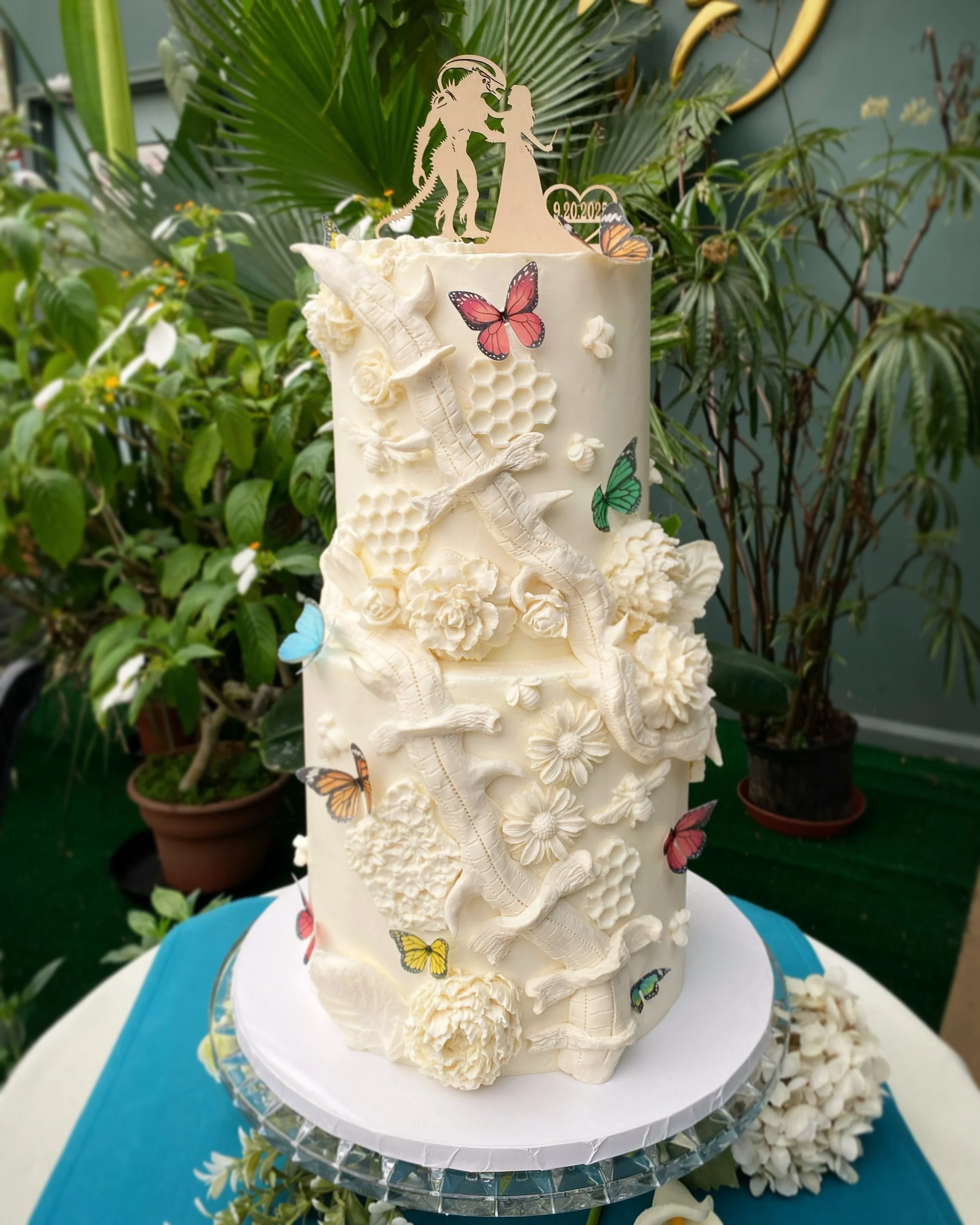 I&rsquo;m so excited to share this cake with you! Last year, an incredible couple asked me to put all the things they love into their wedding cake design. Some of their loves included:

1. The &ldquo;Alien&rdquo; movie franchise, and the biomechanica