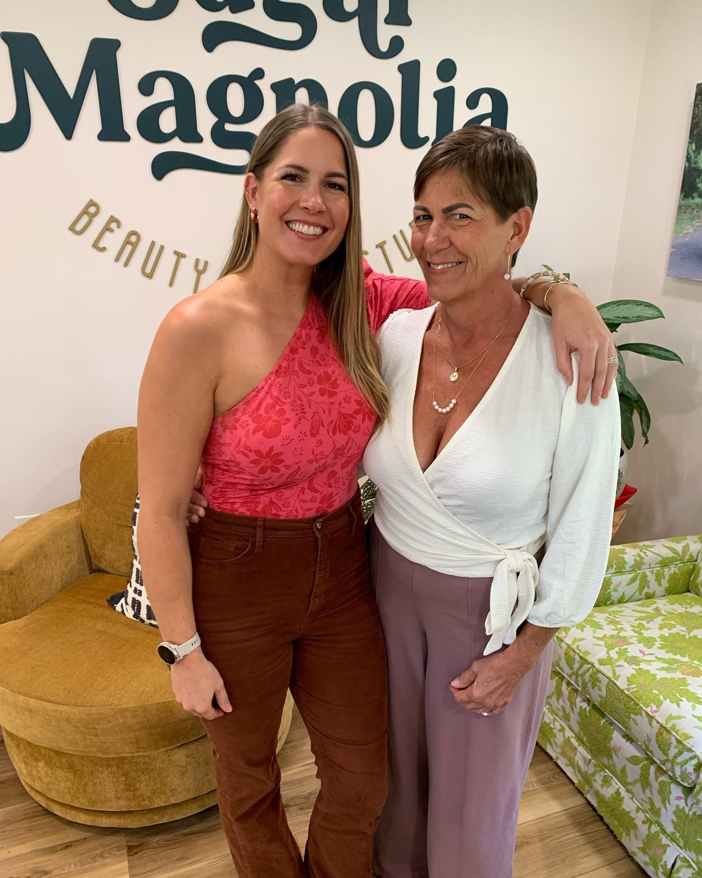 I love when my mama comes to visit! 🐻 We call her Momager and she really is the best thing! 🩷🩷🩷