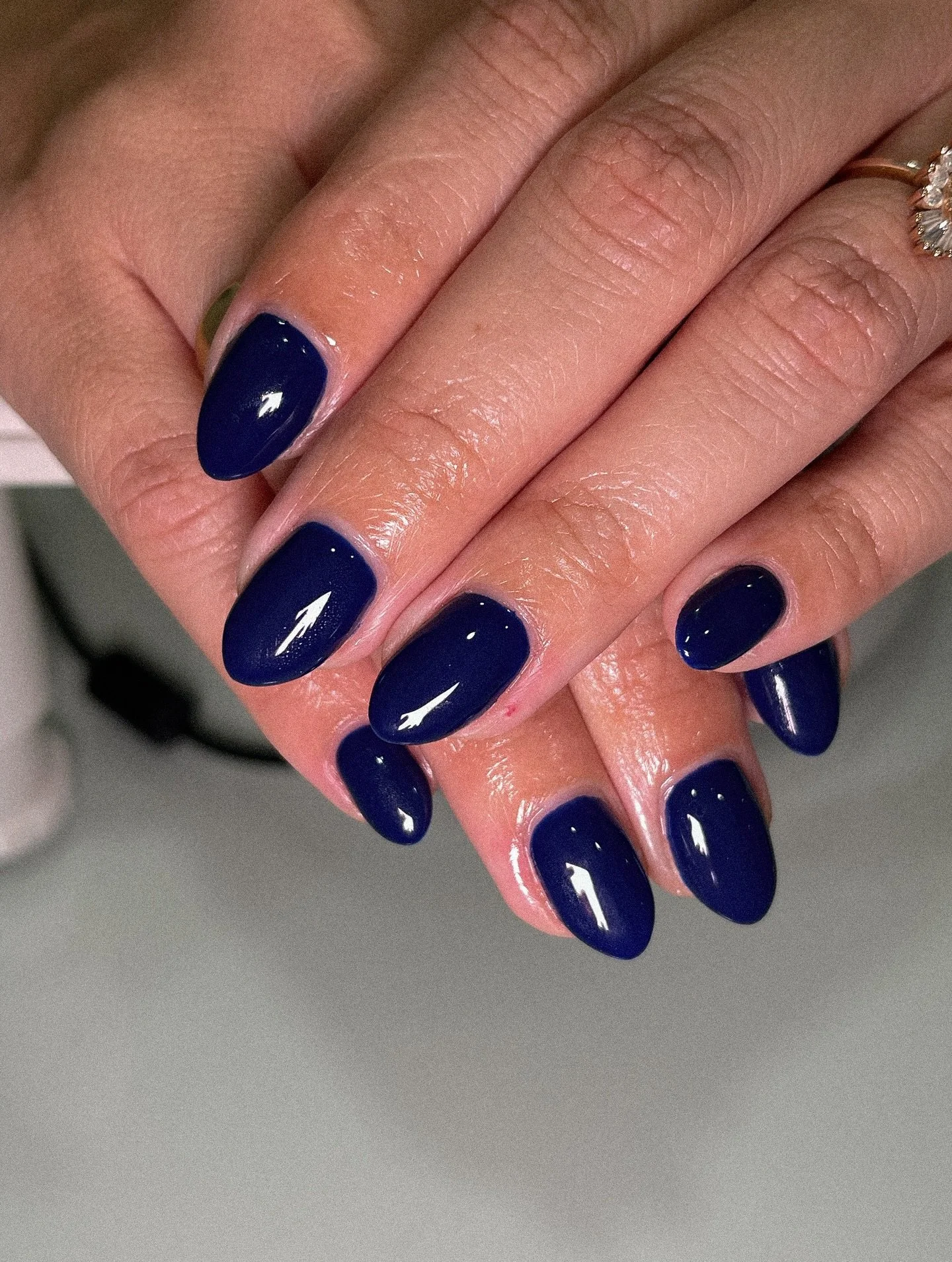 Simplicity never goes out of style! ✨Flawless, classy sets done by the amazing Holly! ✨🤌