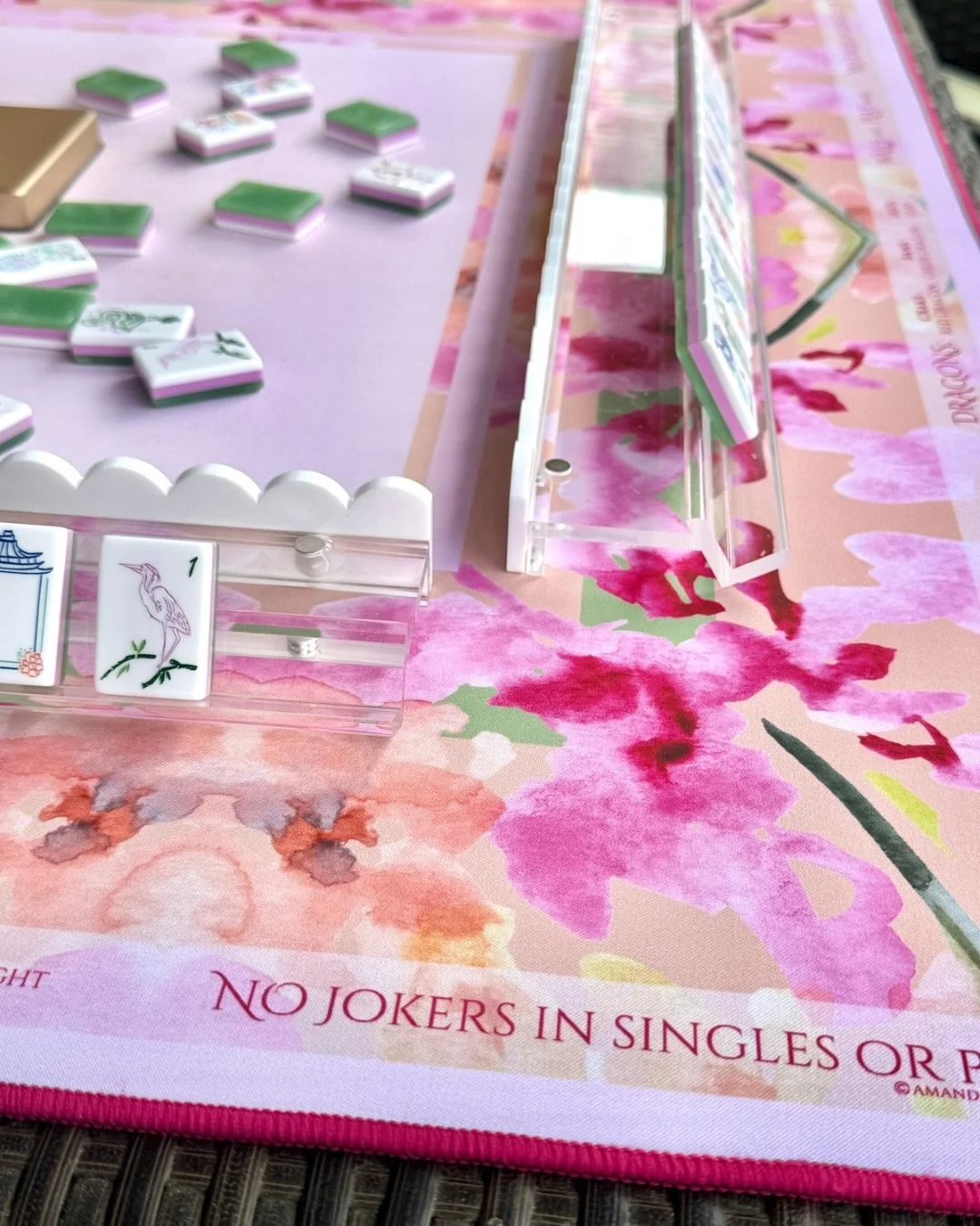 And just like that&hellip; it&rsquo;s almost summer mahjong season 🌸🀄️

The original watercolor Pink Orchids mat paired with the @mahj_mood scalloped racks and @missmahjongofficial Jade tiles are just so good together.

Pink Orchids is finally back
