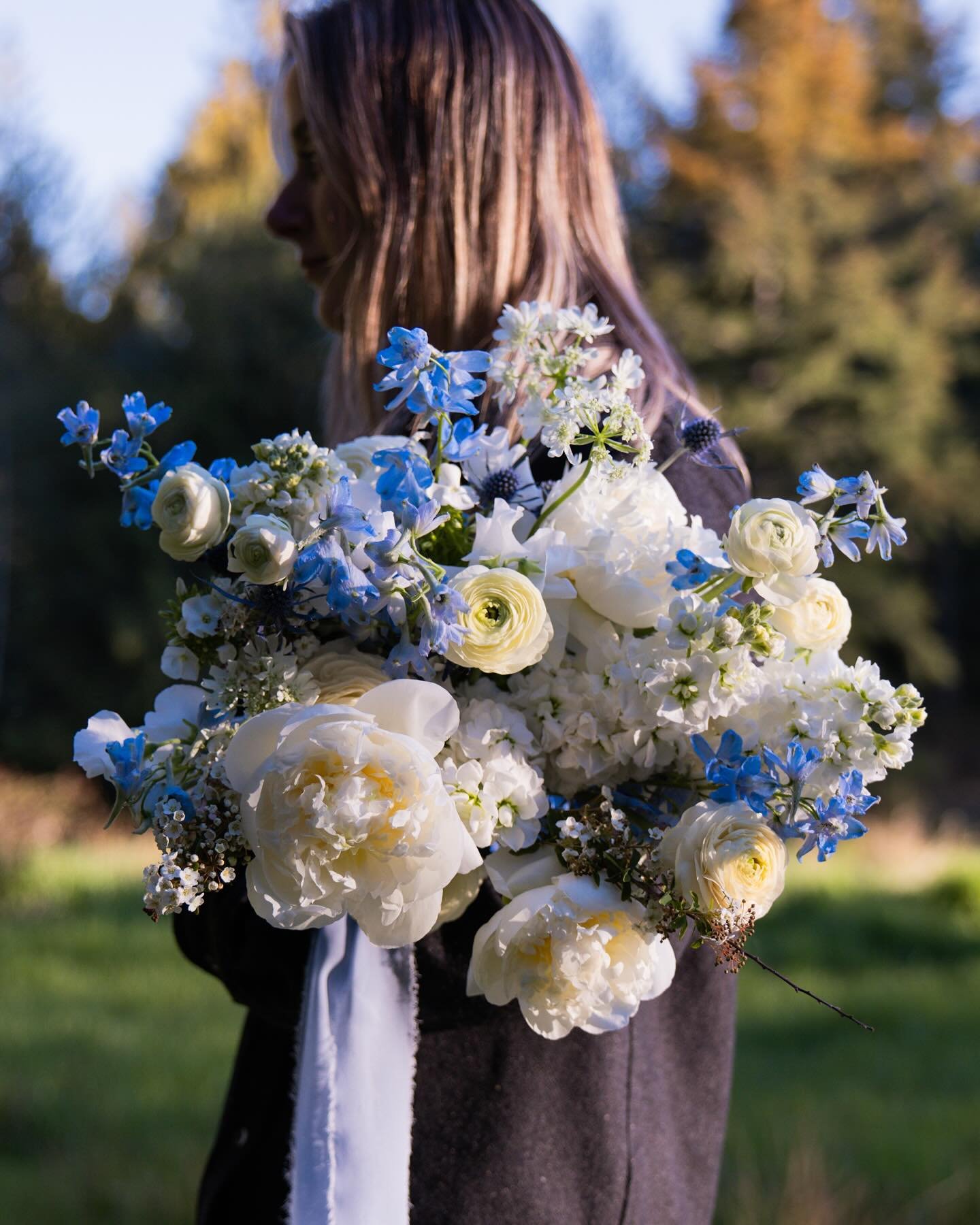 Still thinking about this dreamy bridal bouquet! There is something so fresh about the white and blue palette 🤍

Hope everyone is have a fantastic long weekend! Who else is getting more excited for summer 🙋🏼&zwj;♀️