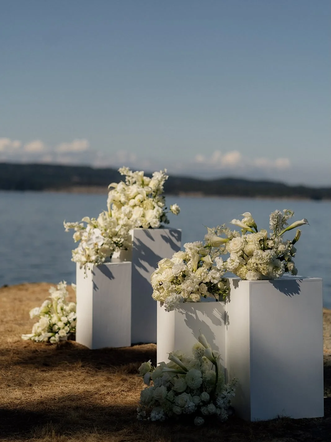 Some ceremony details from the most wonderful wedding day ☀️

Planning @cassie.thegoodparty
@thegoodparty 
Photography @kimjayphoto 
Videography @moonxmarble 
Catering @beaumontcatering 
Bar Service @thecabinetmobilebar 
Beauty @makeupbysquish 
@hair