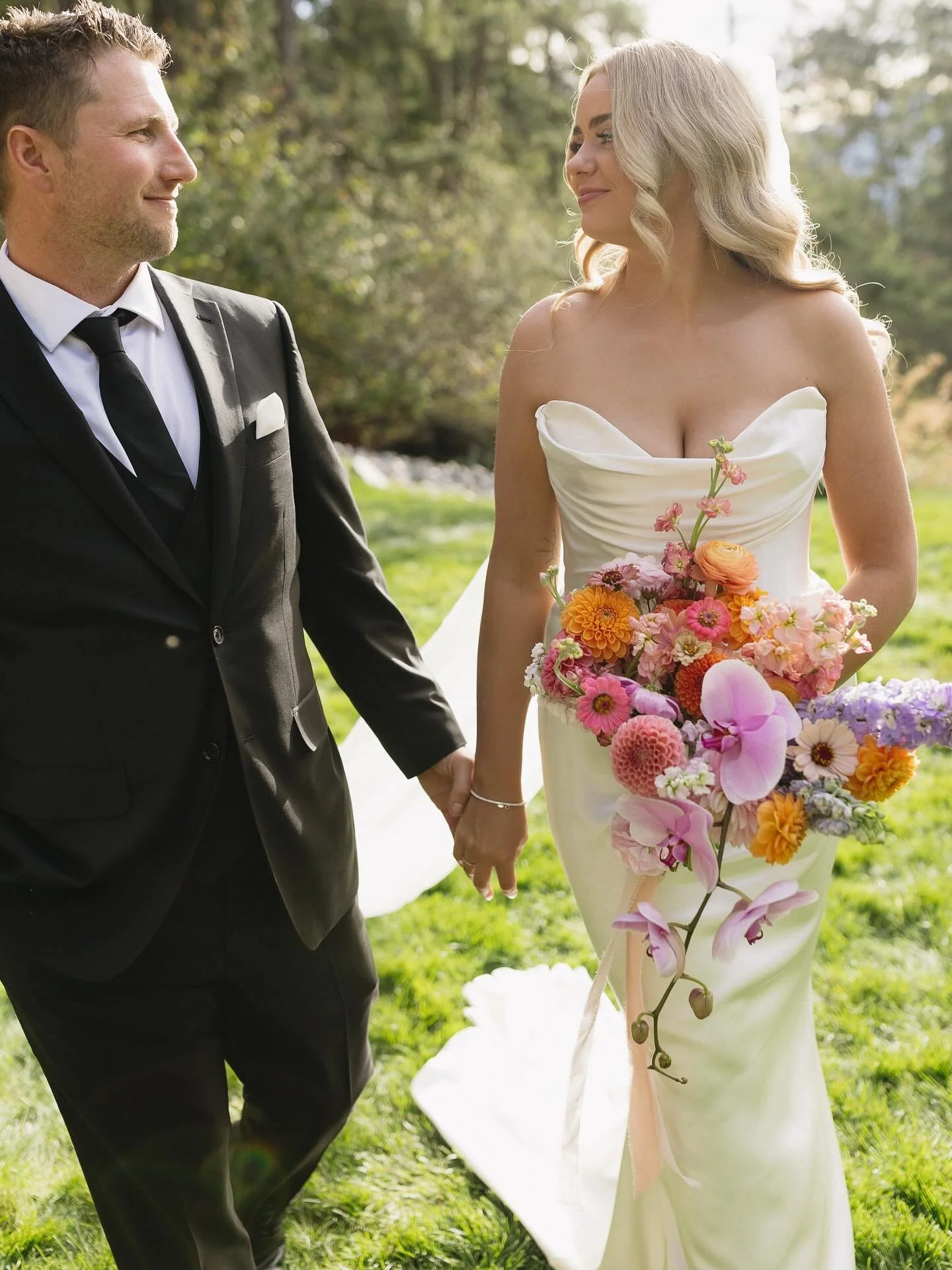 The most stunning day, beautifully captured by @keeleyjoyphotos 💗

We LOVE love!