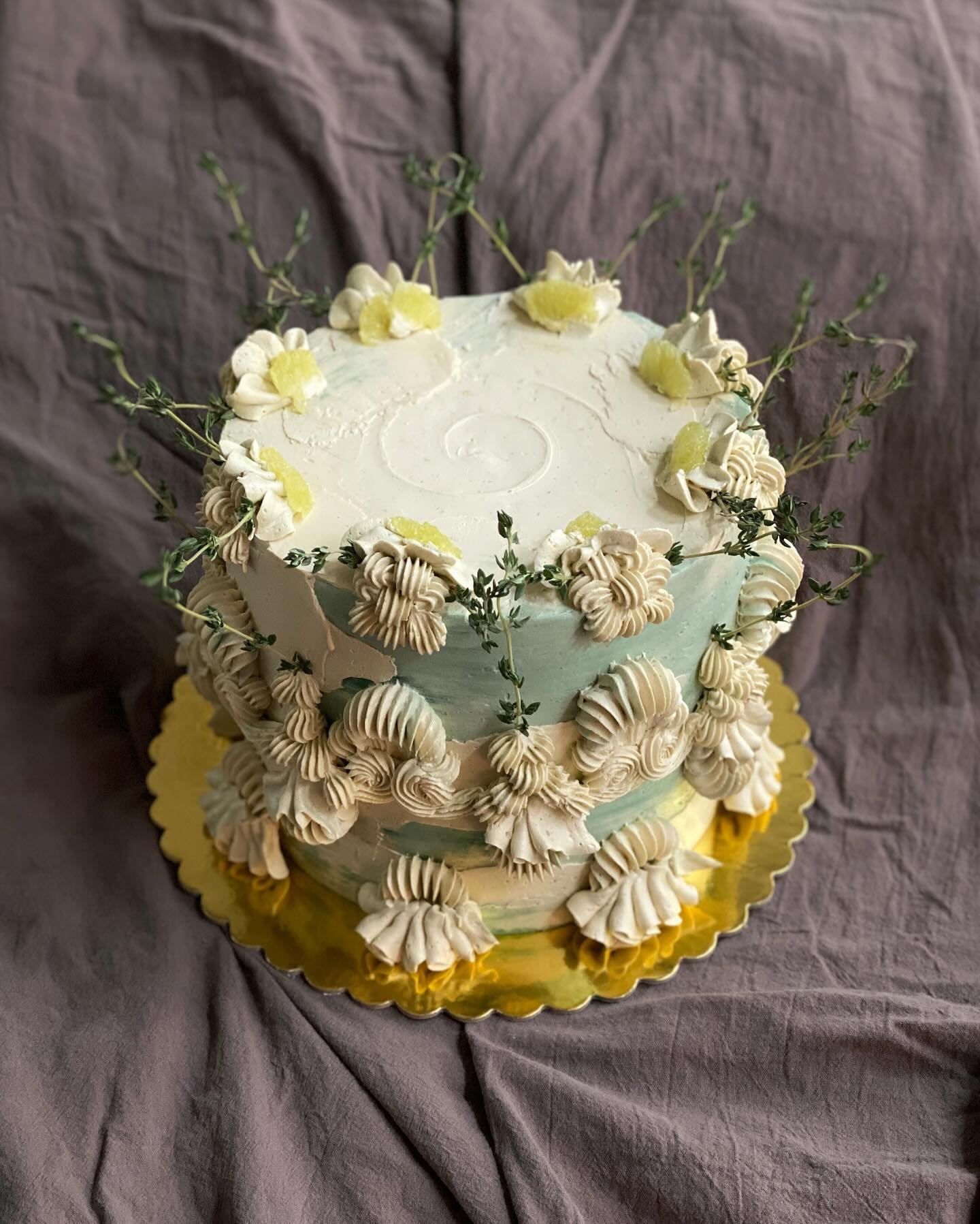 g&acirc;teau au yaourt but make it reverie, and in many shades of green 🌷 commissioned by @her___gaze for a double birthday 🎀🎀 yogurt lemon chiffon, fresh red orange, yogurt whipped cream, salted charred orange and lemon peel italian meringue butt