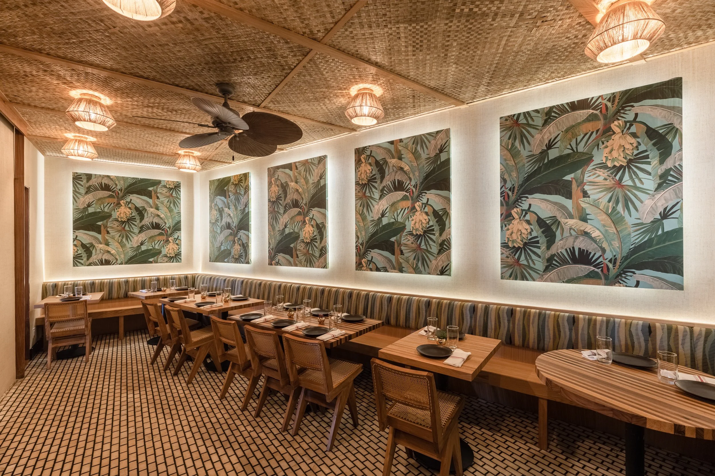 Los restaurantes más populares para visitar en Nueva York este 2025 https://images.squarespace-cdn.com/content/v1/615bedc264a4c3392b97d4d8/5461b8d7-b1e9-4905-999b-59788dd5931d/Semma_Interior%2B3_Will%2BEllis.jpg?utm_source=chatgpt.com