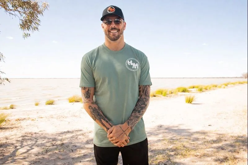 HOW'S YA MATE TEE - SAGE