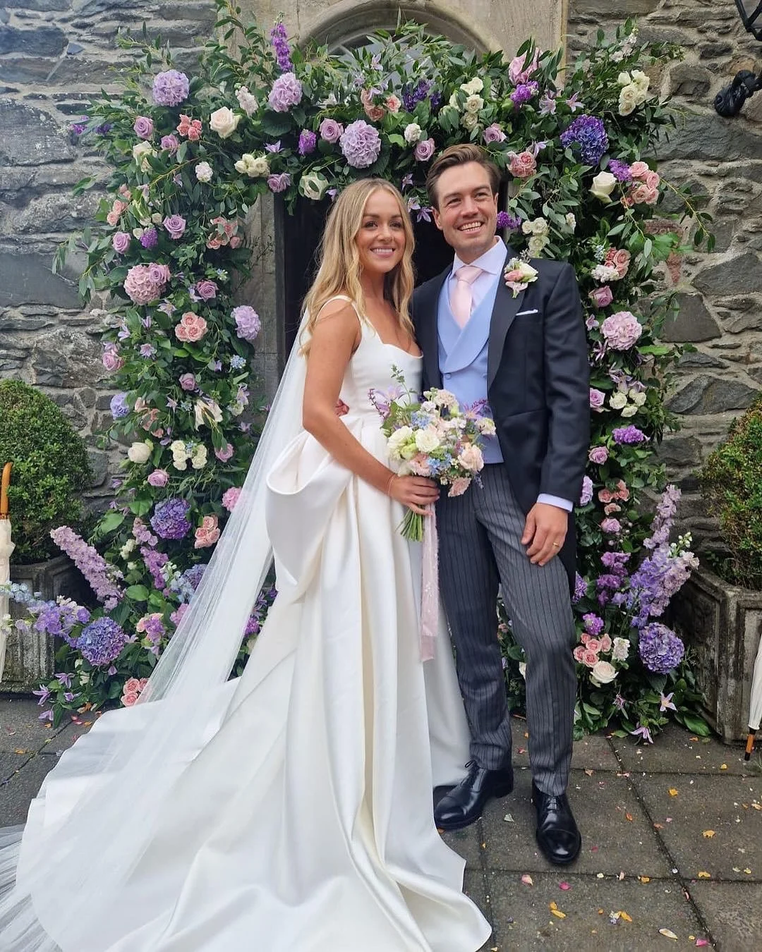 Happy anniversary to these babes photos by the one and only @katshootsweddings

@rachael.alice.martin and @joelstephenson
