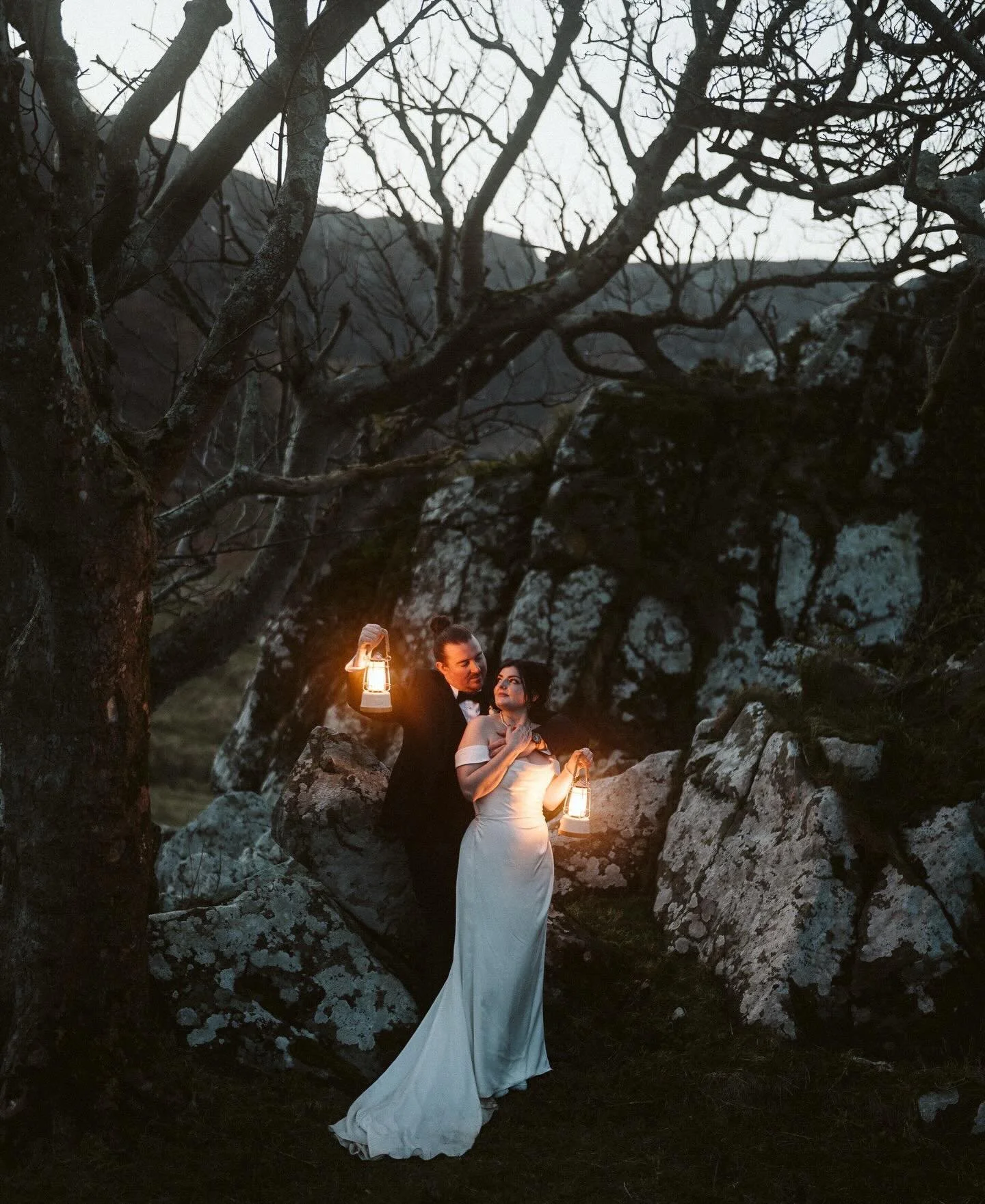 @robdight Northern Ireland elopements in spring and fall are something else.

The wind adds drama. The skies shift constantly, giving you lighting that just doesn&rsquo;t exist in summer. The landscape looks exactly how you imagined Ireland would loo