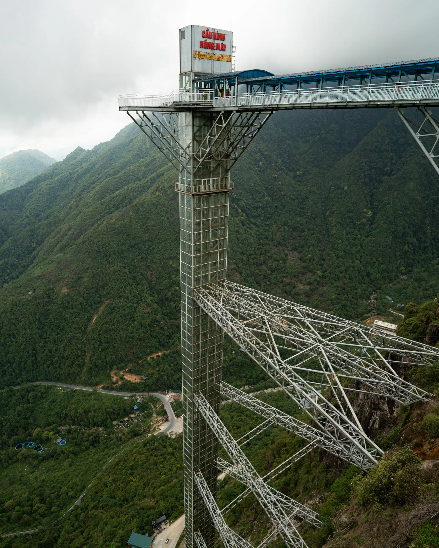 300m tall glass elevator
