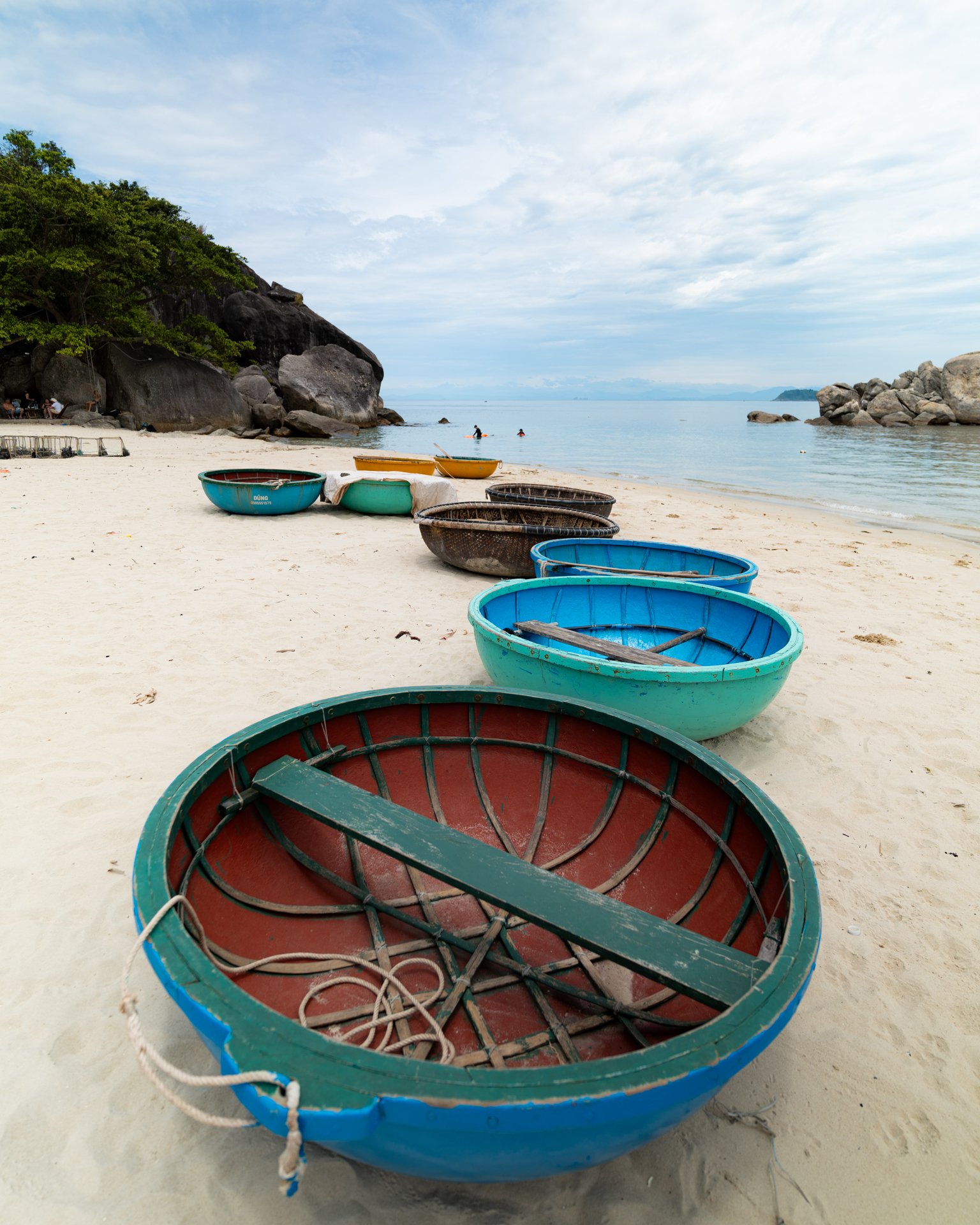 Bai Lang beach and basket boats