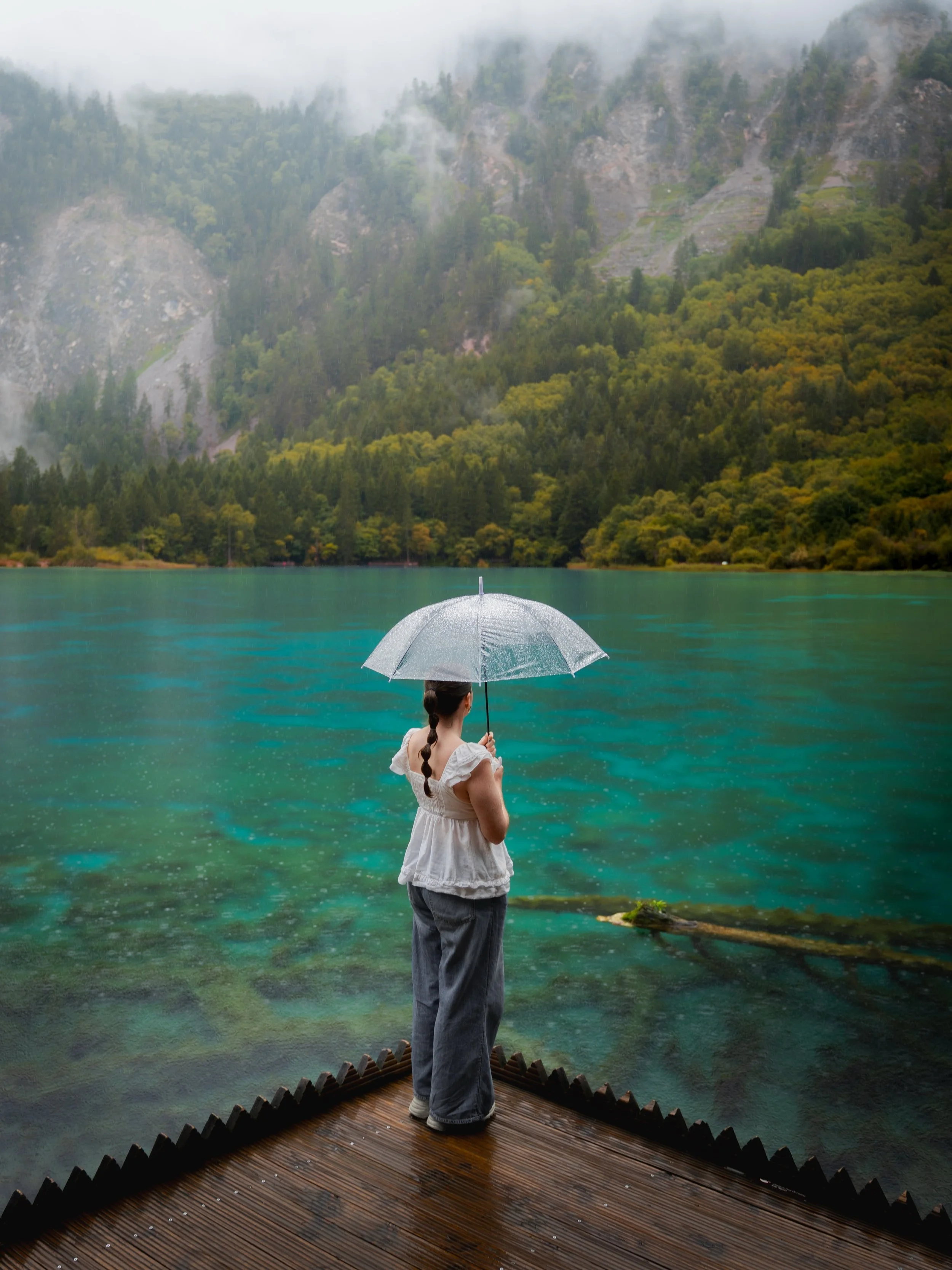 Jiuzhaigou National Park 🇨🇳

An absolute must see from Chengdu, a quick 3 day / 2 night mini adventure (can also be done in 2 days) 
🚄 Take a 2 hour train from Chengdu East Railway Station to Huanglongjiuzhai, with multiple services daily, then ta