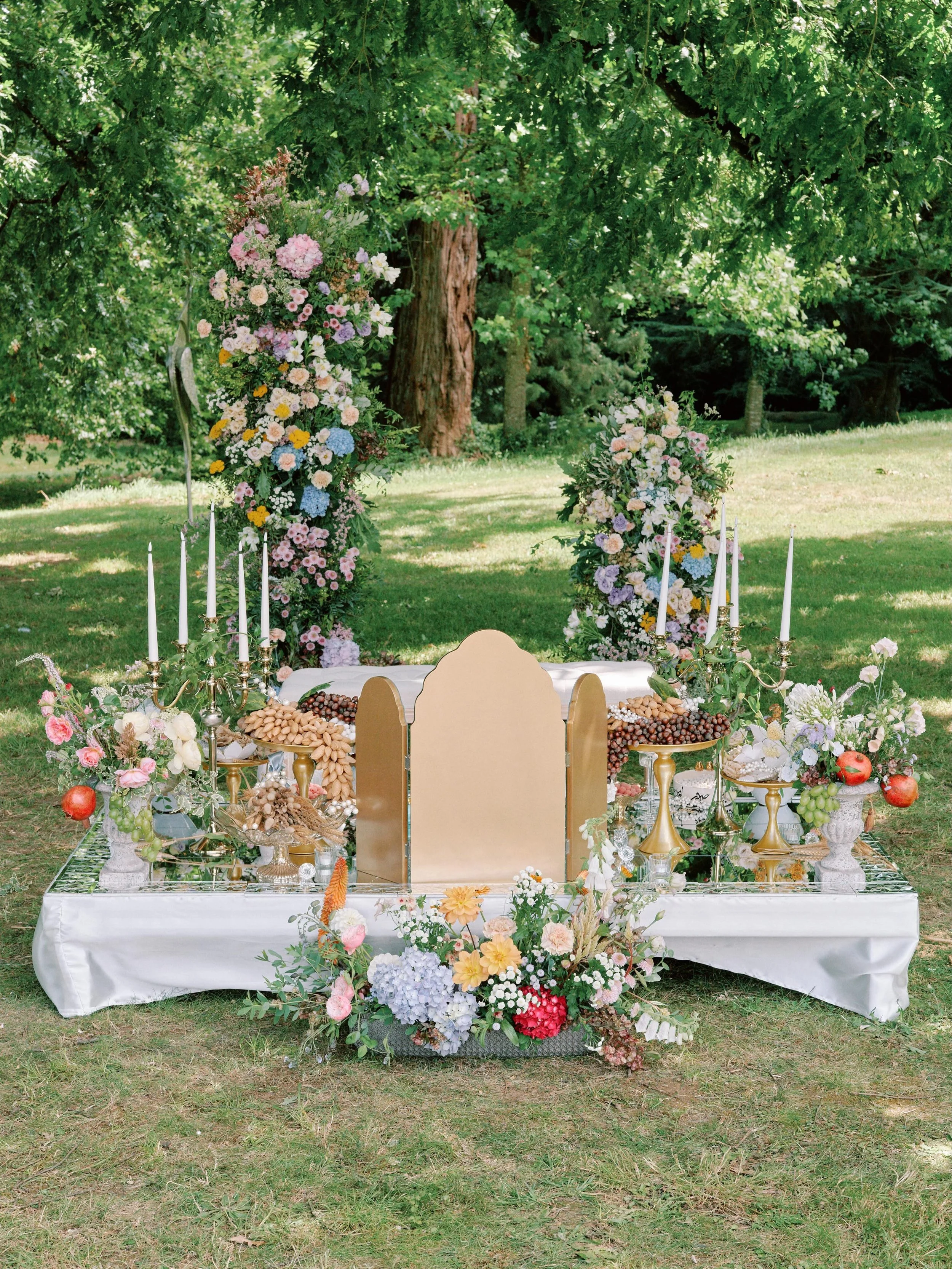 A little throwback to this beautiful Franco Iranian wedding in France ✨
From their Persian sofreh aghd ceremony to becoming a family of three today&hellip; it&rsquo;s pretty special to see how love keeps growing beyond the wedding day.

Venue @chatea