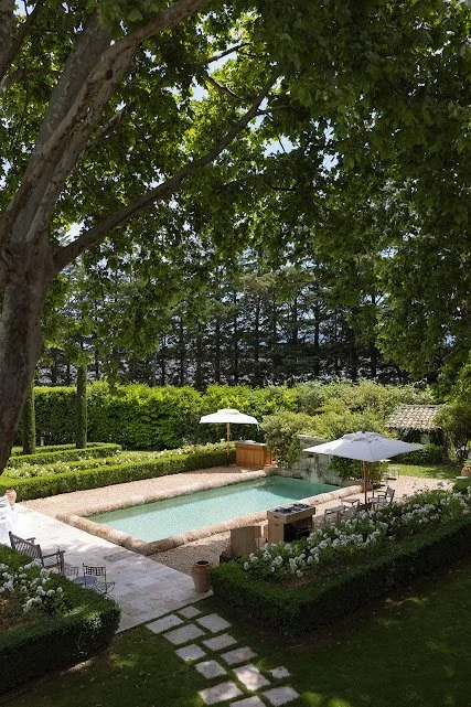 Wedding venue in Provence with a pool