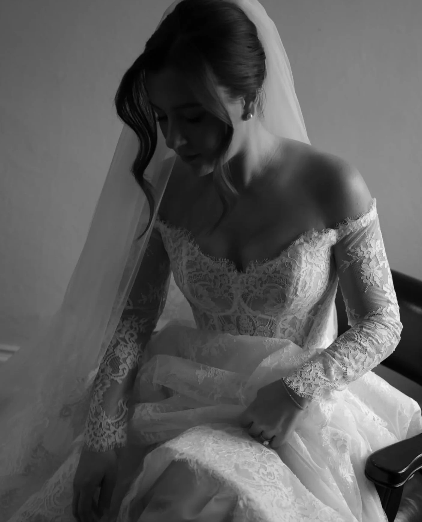 Invisible string theory 🤍 "We actually met through mutual friends one summer, even though we&rsquo;re both from the same hometown, we somehow had never crossed paths before. We&rsquo;ve now been together for almost seven years."⁠
⁠
Gorgeou