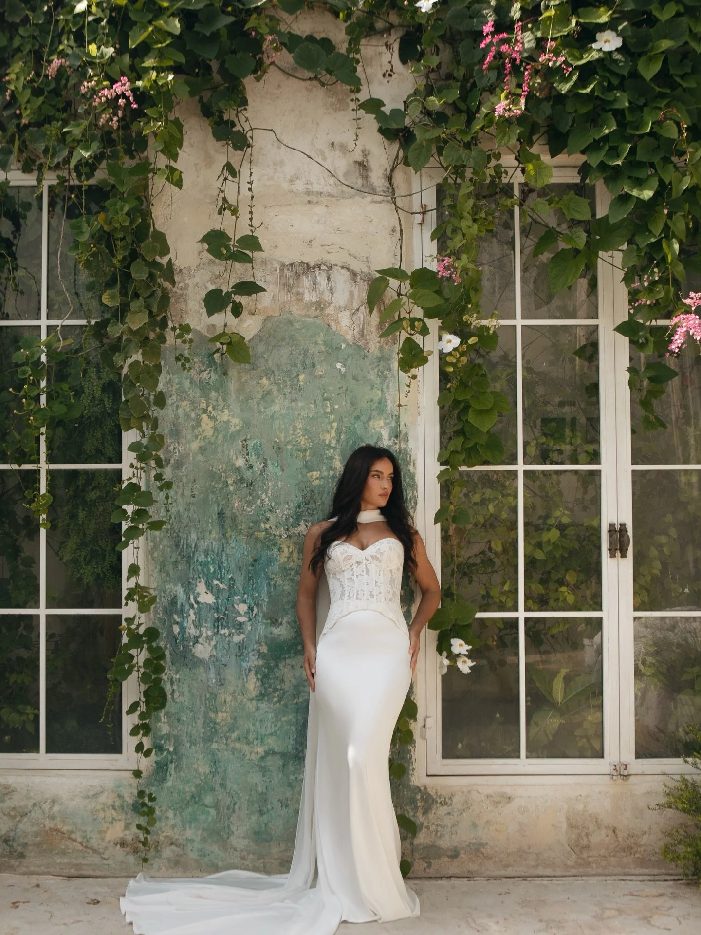 Everything about our Lexie gown is stunning.

The bridal set of your dreams. 🤍