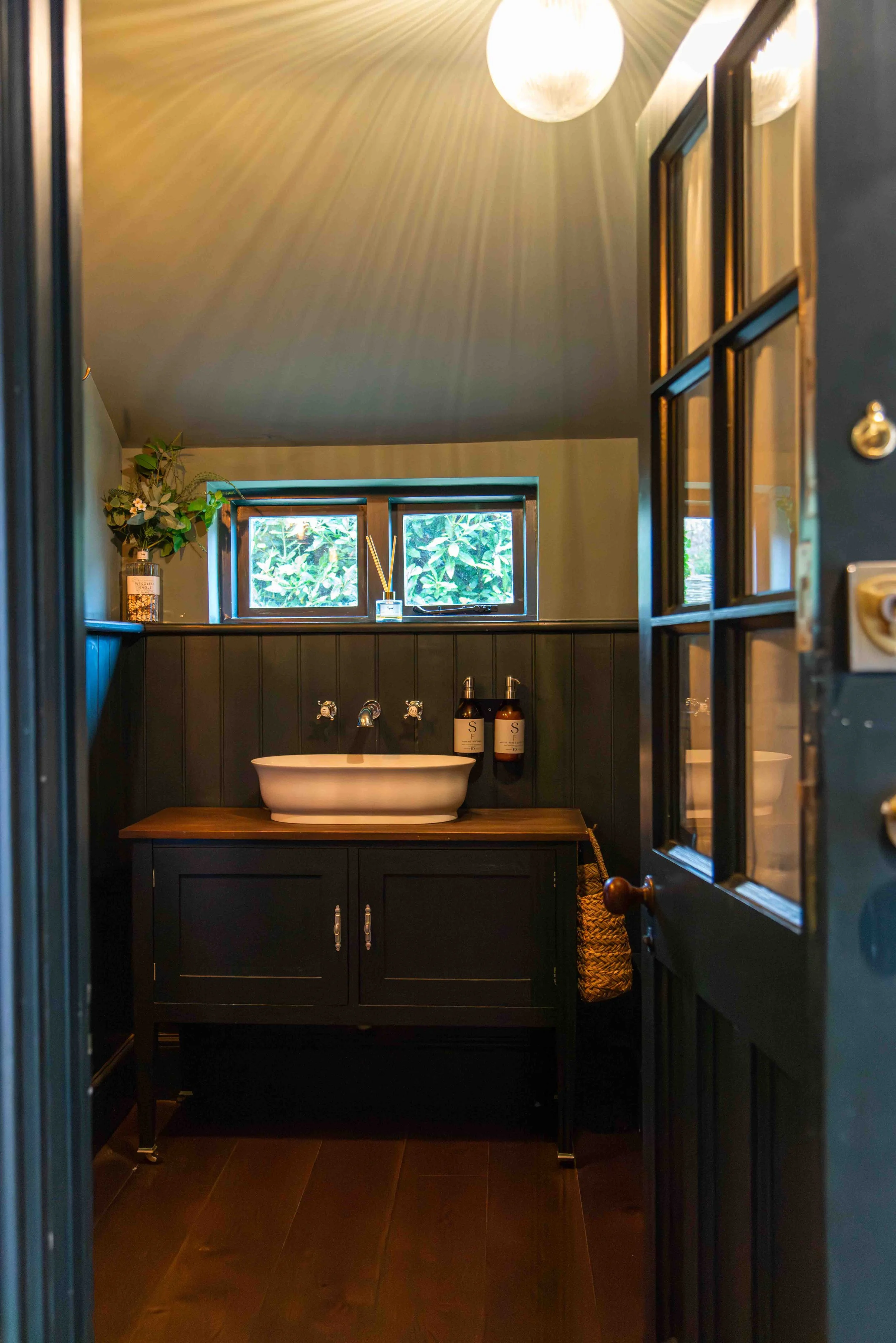 Farmhouse-bathroom