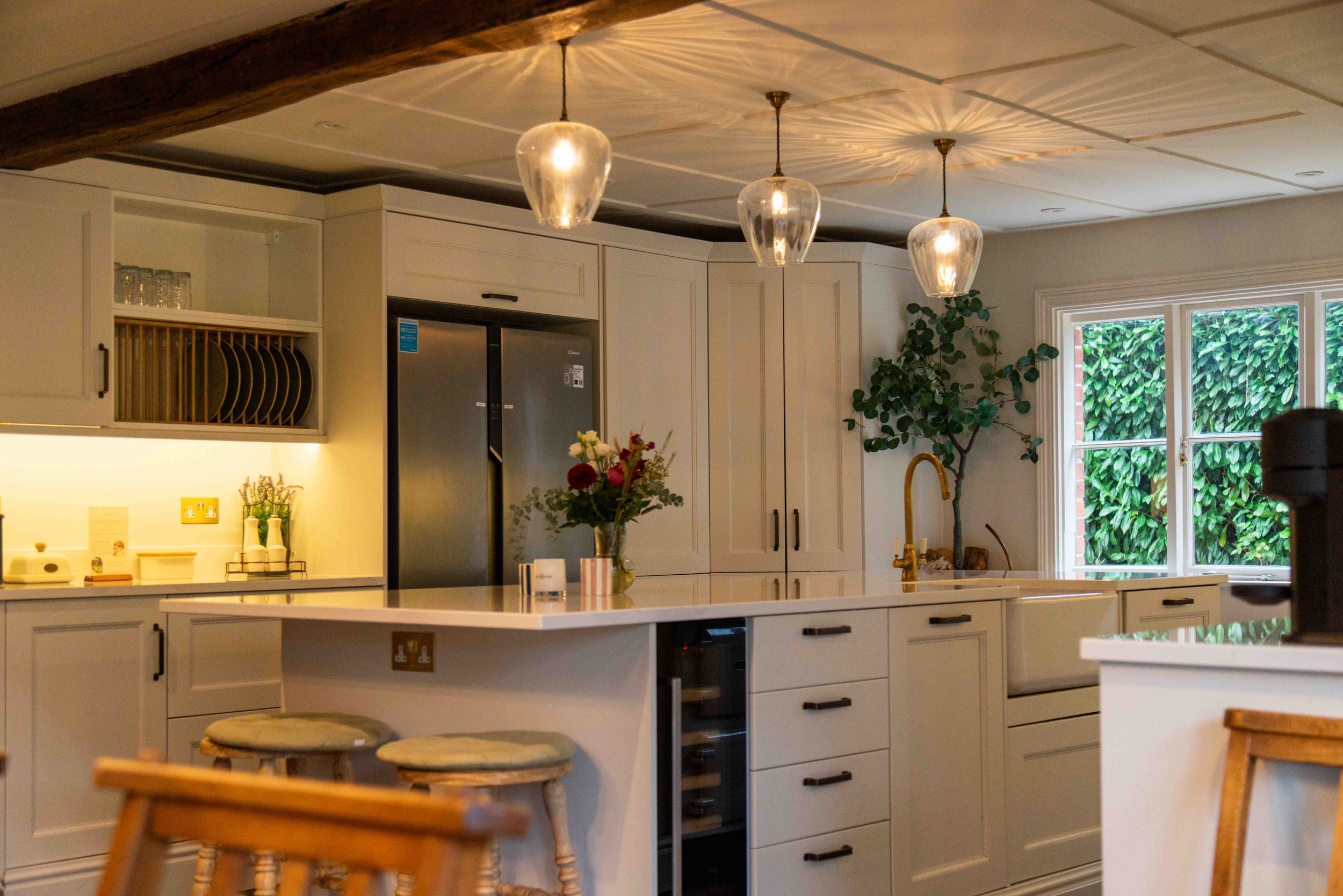 Farmhouse-kitchen-dining-area