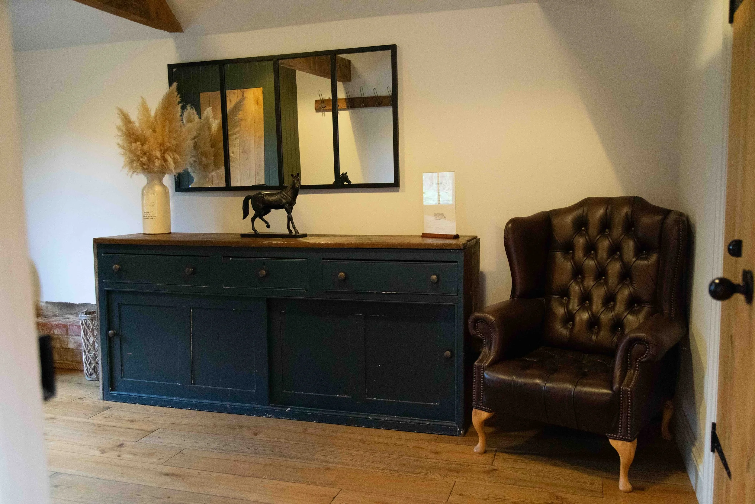 Barn-house-entrance-hall