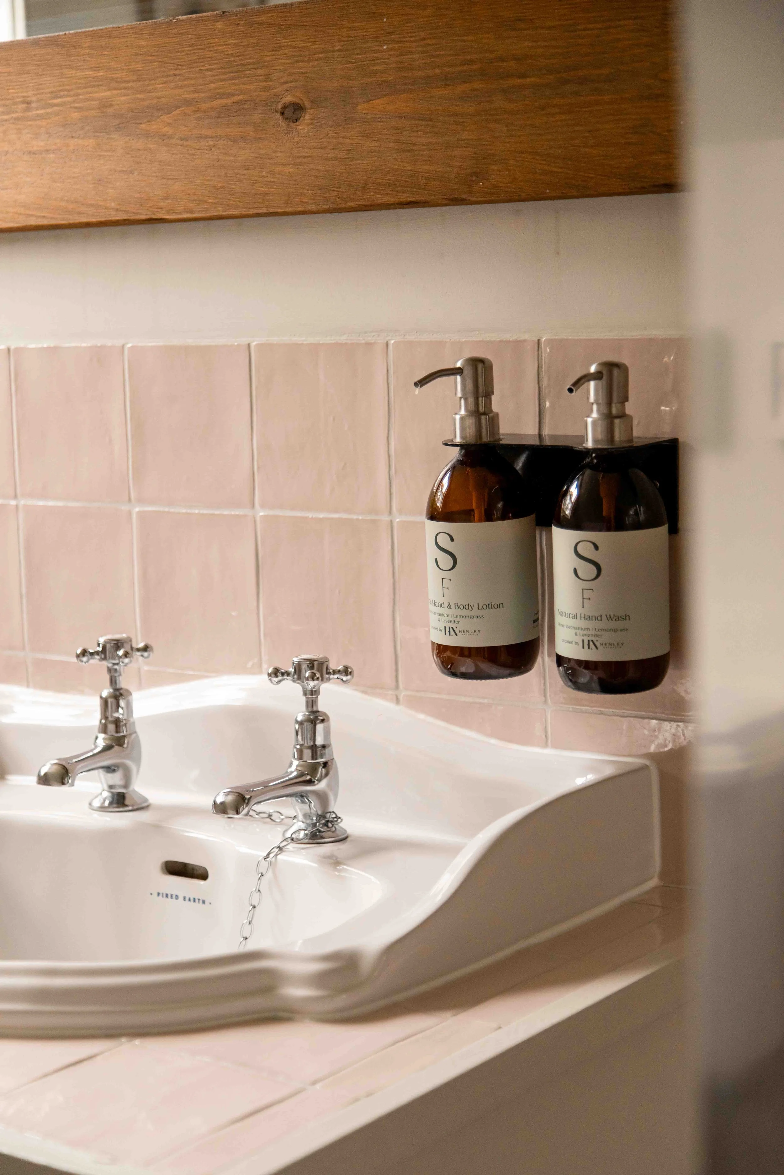 Farmhouse-family-bathroom