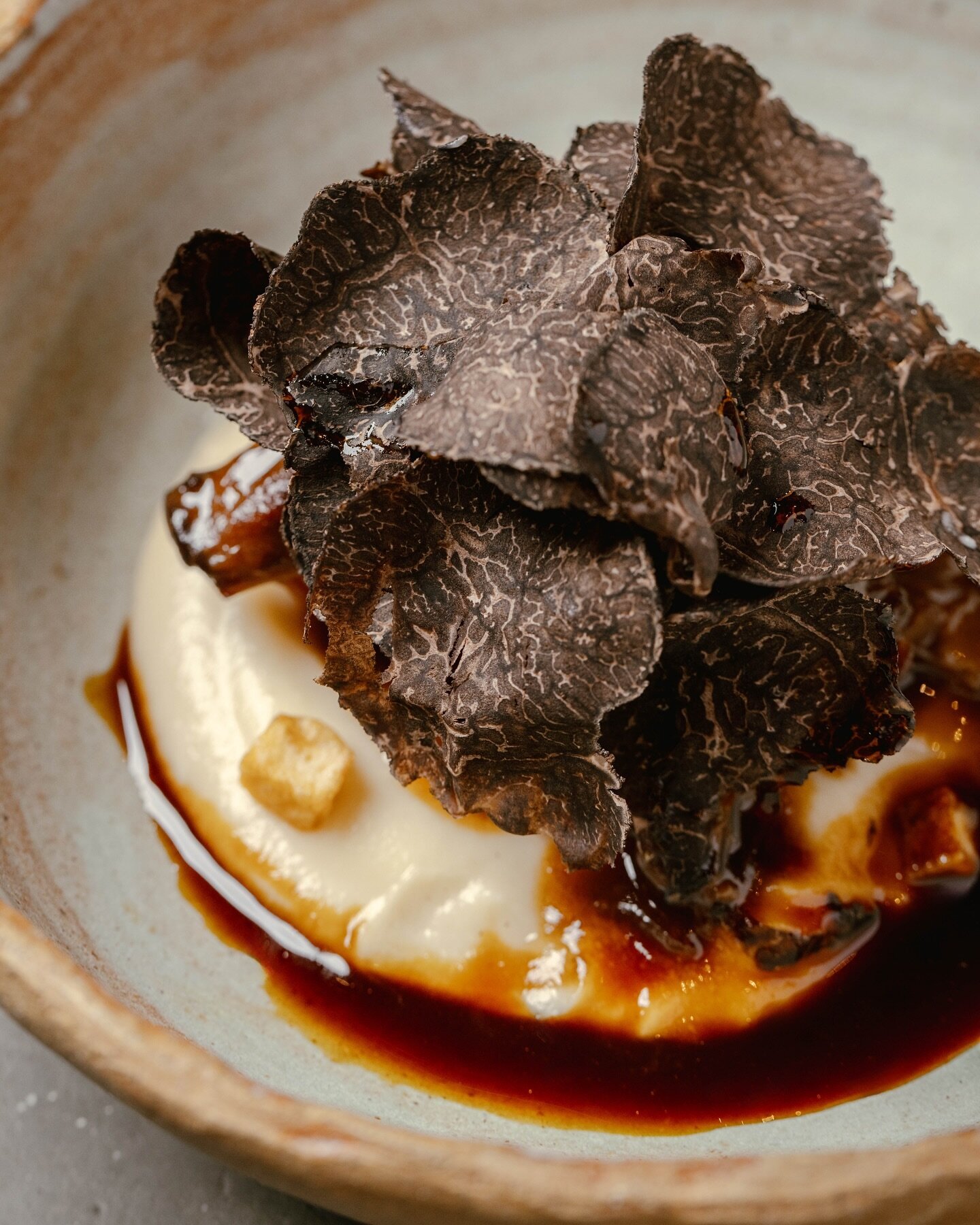 Catch the end of Truffle season at 22 Ships with our Rabo de Toro, a hearty oxtail stew made with a traditional recipe that evokes homely and comforting sensations. To elevate the dish, we add Spanish black truffles to infuse the dish with an earthy 