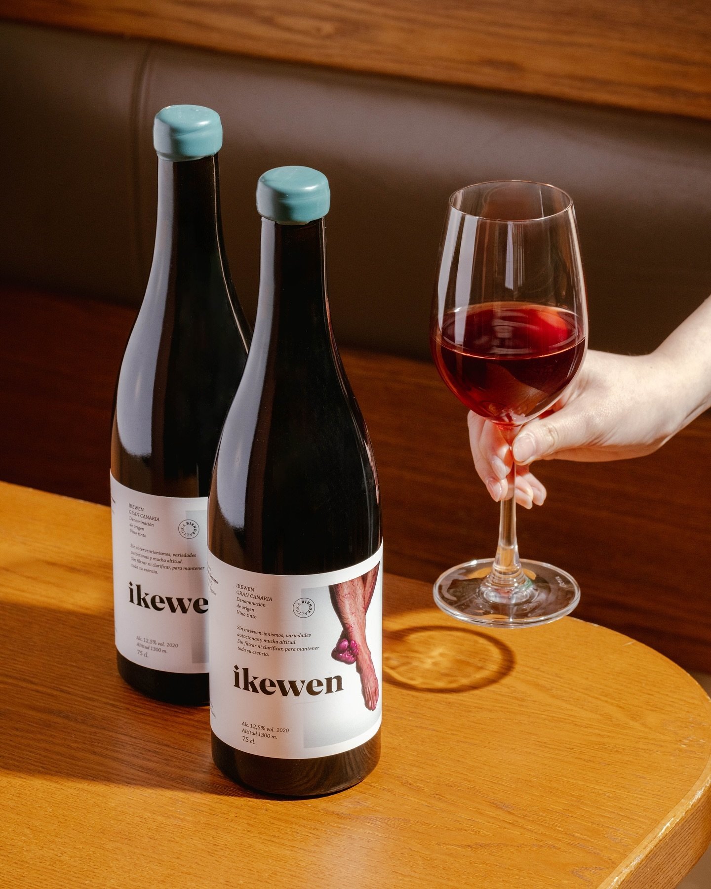 Transport your senses to the rugged landscapes of Gran Canaria with a sip of Ikewen, a remarkable wine offered at 22 Ships. Crafted by Bien de Altura, a dedicated winery preserving local grapes and revitalising ancient vineyards, Ikewen captures the 