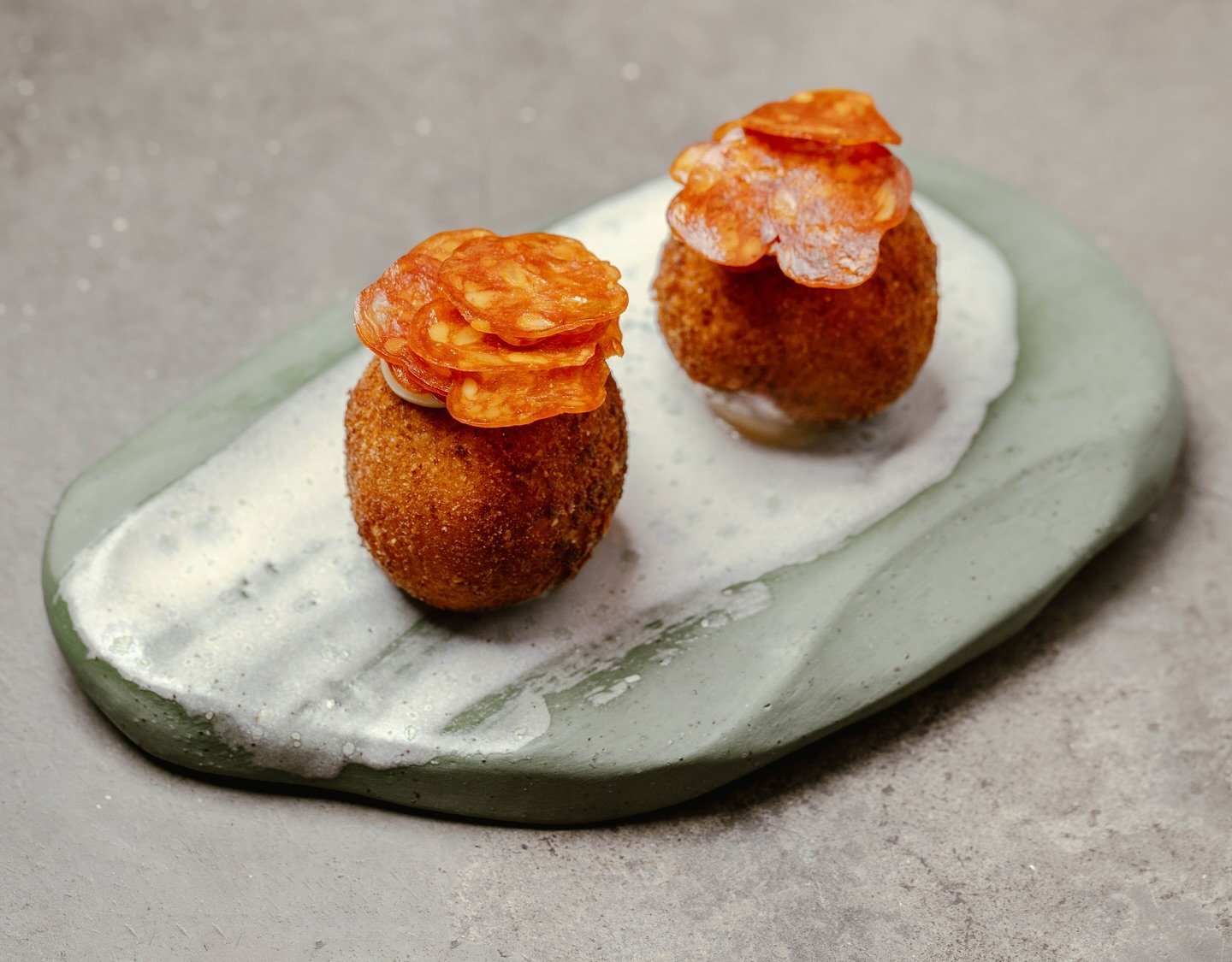 Made with Idiazabal cheese and topped with Txorizo, both hailing from Navarra, every bite is a harmonious explosion of Basque flavours. The smoky notes of the cheese complement the spicy kick of the Txorizo de Arbizu &mdash;a cured, lean pork seasone