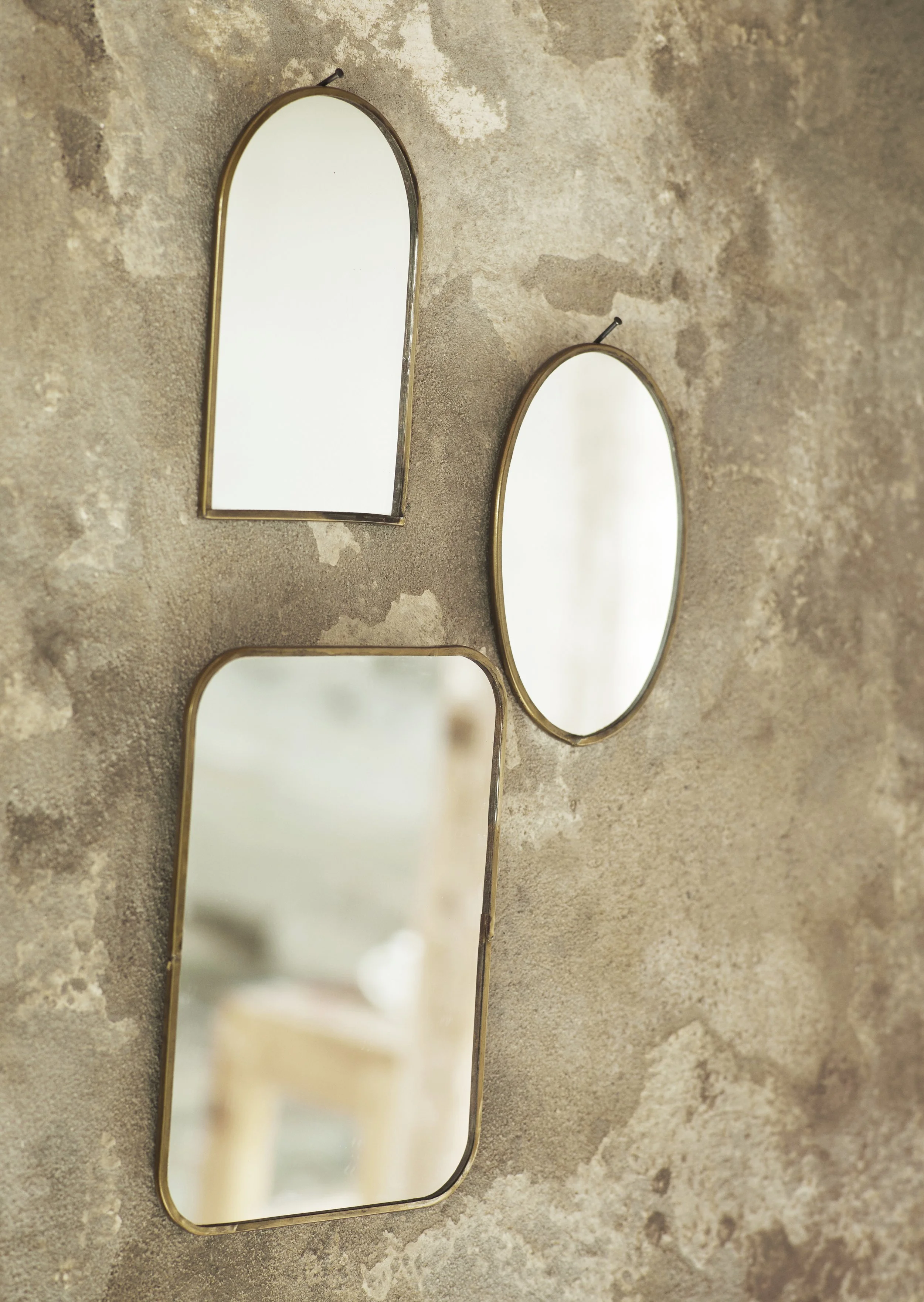 Hanging mirror A2.jpg