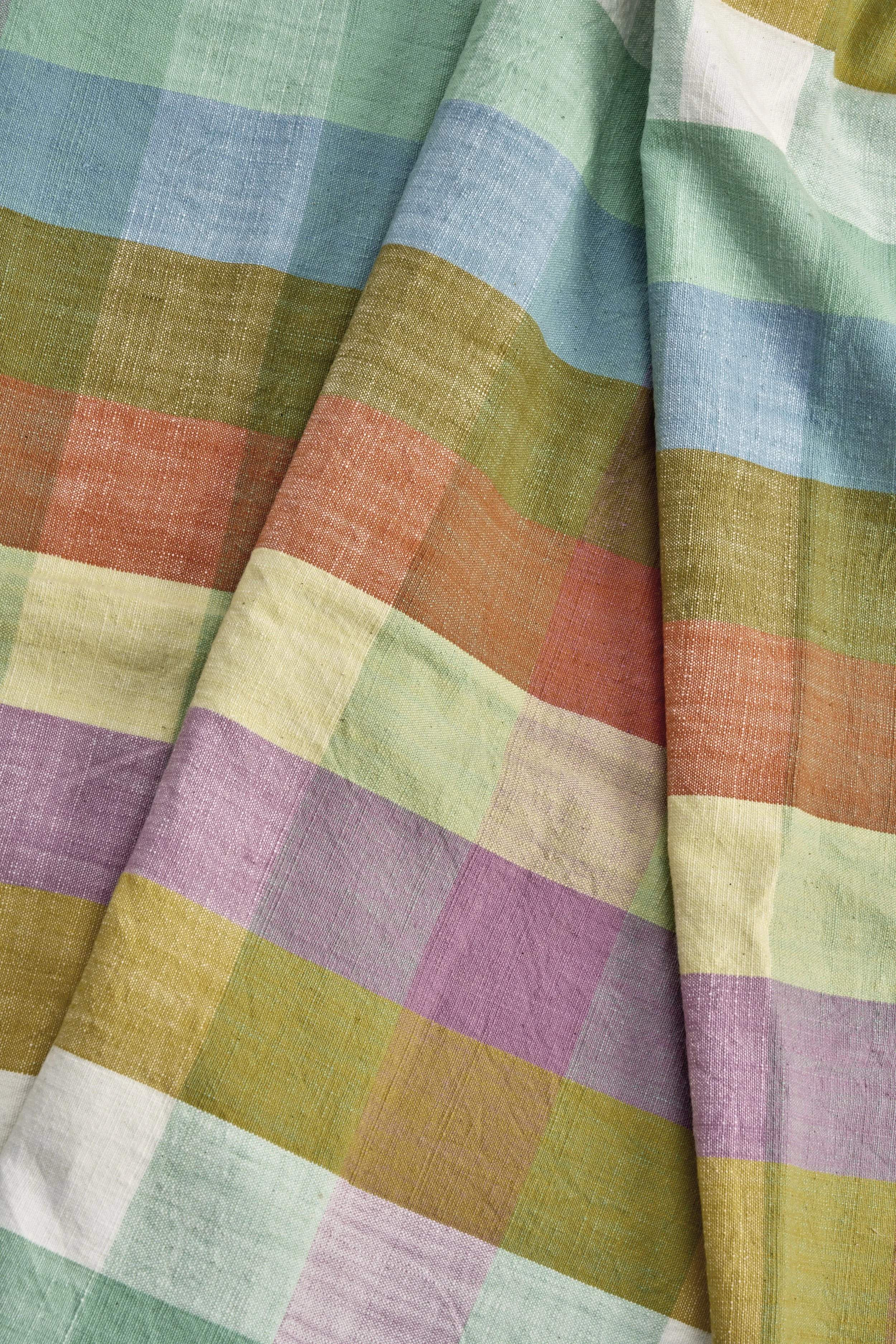 Checked cotton tablecloth A2.jpg