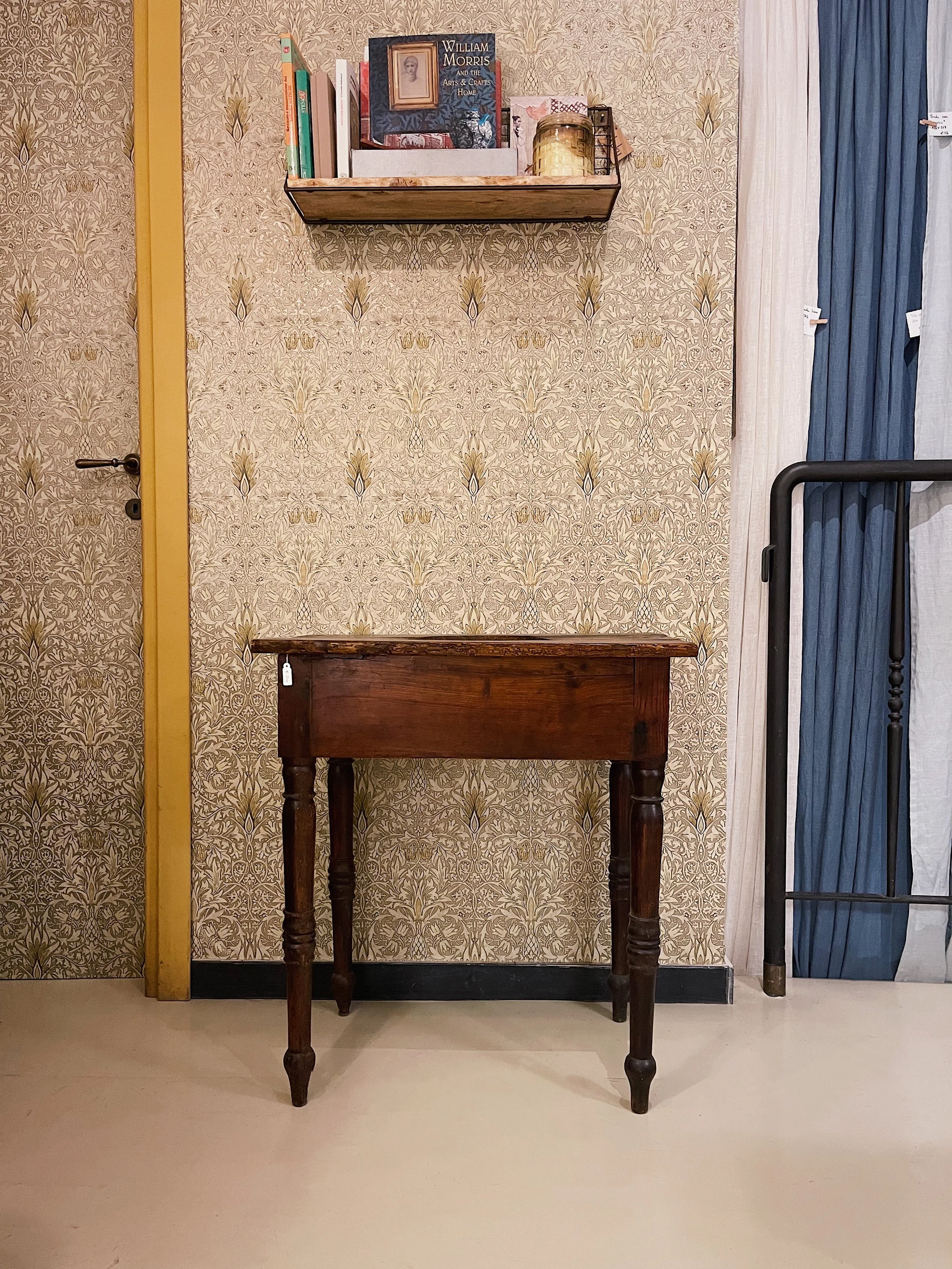 tavolino bagno 3.JPG