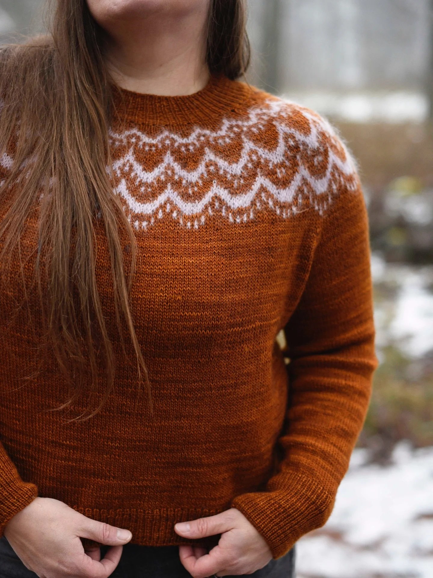 ✨ Gingerbread Sweater ✨

This is my new favourite Christmas sweater &mdash; inspired by gingerbread frosting, soft winter light, and the joy of quiet, seasonal knitting.

Gingerbread Sweater is a circular-yoke design with gentle stranded colourwork t