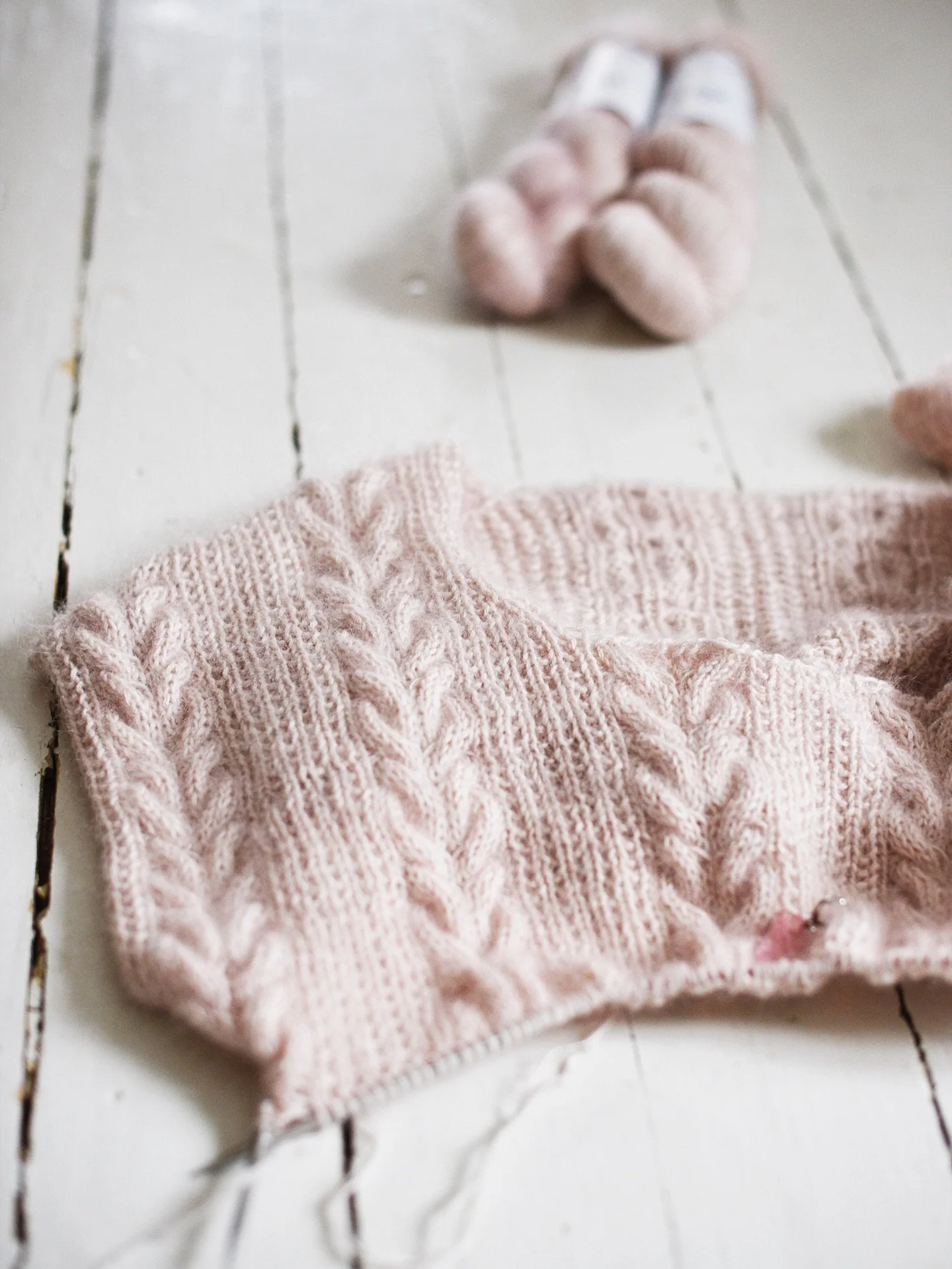 Pehmis Sweater in the making 🍦
I just love these swirls!

The lush yarn 🧶 is Aara Yarn from @ilofinland 😻 

#veerav&auml;lim&auml;ki #rainknitweardesigns #pehmissweater #knitknitknit #modernknitting