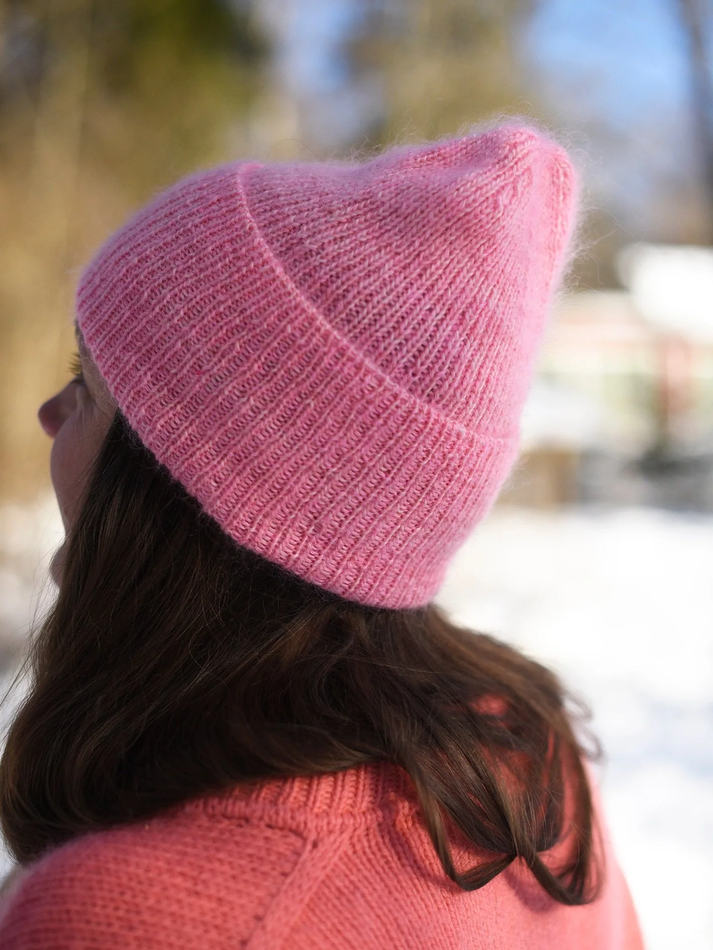 The beauty lies in the details ✨

Can&rsquo;t help but to keep admiring these tiny things that make this Nuppu Beanie so special! The crown, the cast-on and the fiber combo 🤩

I haven&rsquo;t found the perfect combination for my second beanie yet, b