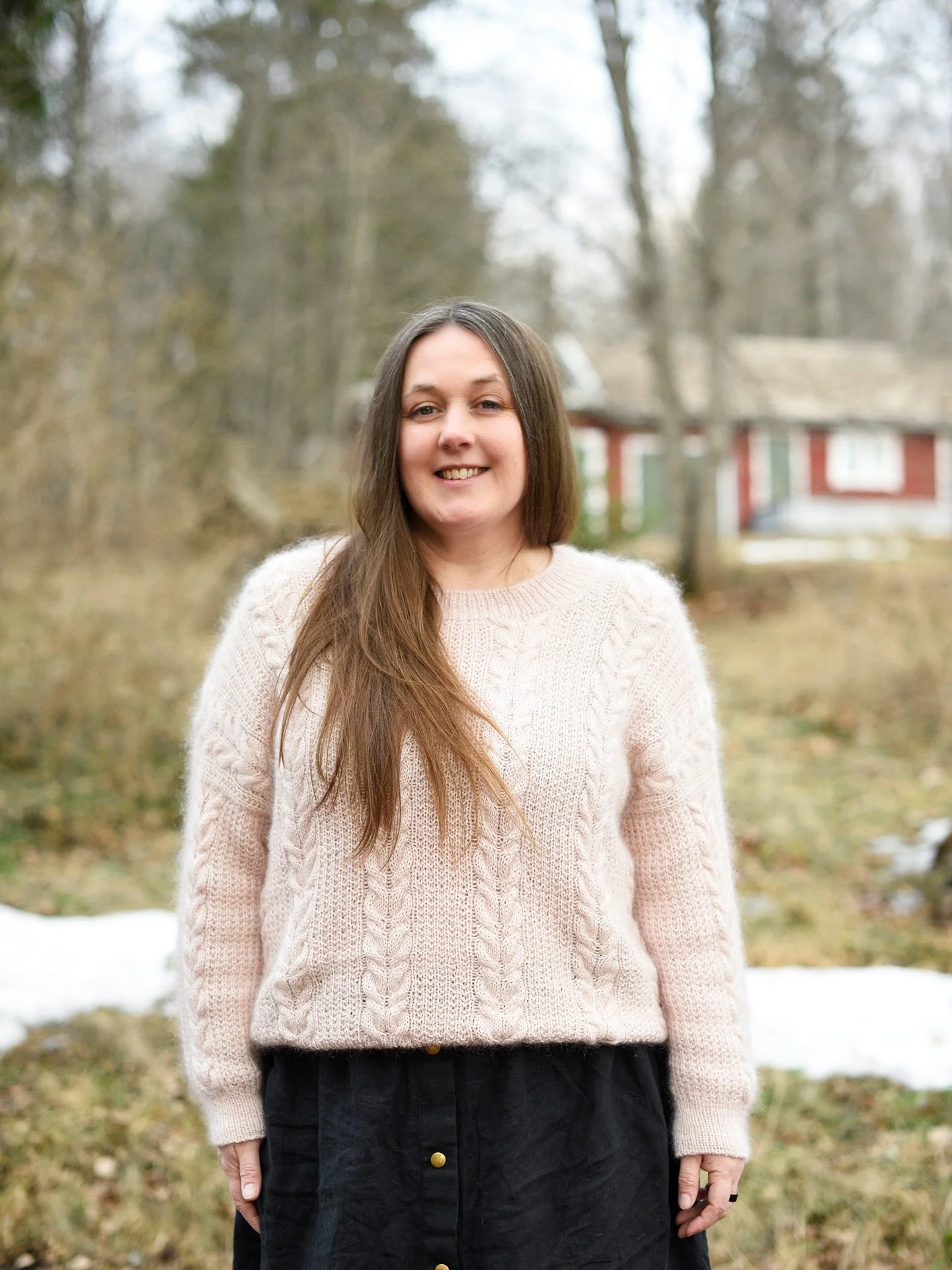 Pehmis Sweater 🍦 

Pattern now available! 

Oh, this swirling cable and broken rib texture pattern has kept me hooked for the past couple of months and today I&rsquo;m so excited to share the result with you all!

Pehmis Sweater is designed in colla