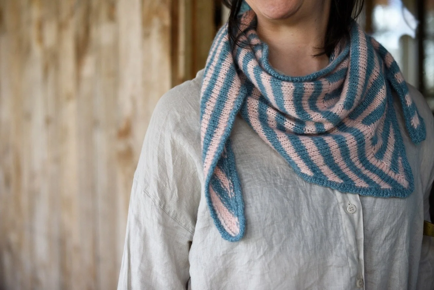 April Scarf - pattern coming tomorrow 🥳

Oh happy day! This striped scarf has probably been my most exciting project this year, maybe because of the stripes, maybe because of the yarn 😻

And I think you will love it too 💖

#aarayarn #aprilscarf #v