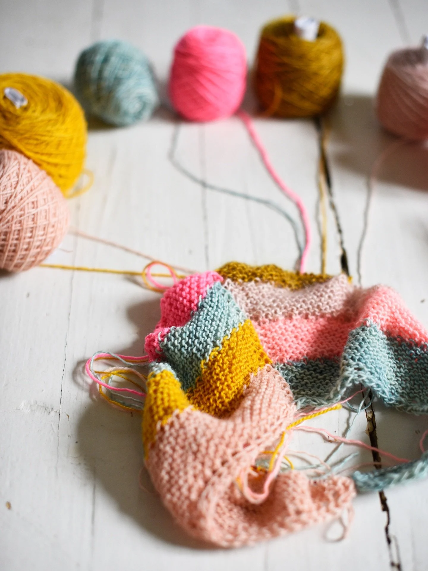 Happy May! The month that always inspires me to knit with sweet color combinations ☀️🩷🤍🩵

My first May Scarf sample is ready and I even wore it all day yesterday- and can now report that it&rsquo;s so much fun! It&rsquo;s fun to knit and fun to we
