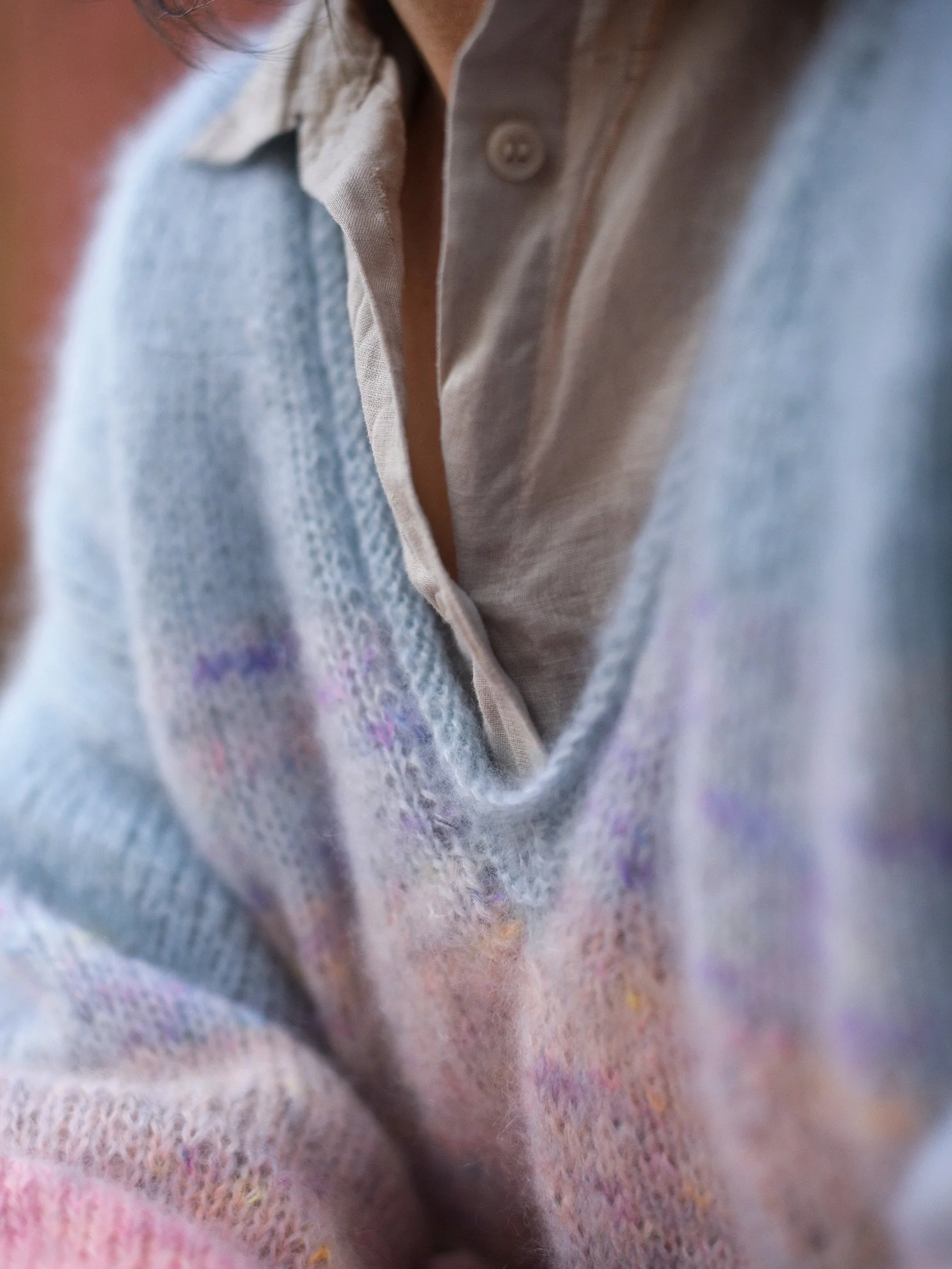 Aura Sweater ✨

Maybe my favorite detail is that simple neckline: a bit of rolling Stockinette stitch with a little extra to make it just perfect. That and the fading colors together - pure love 😻

Just a little reminder that today is your last chan